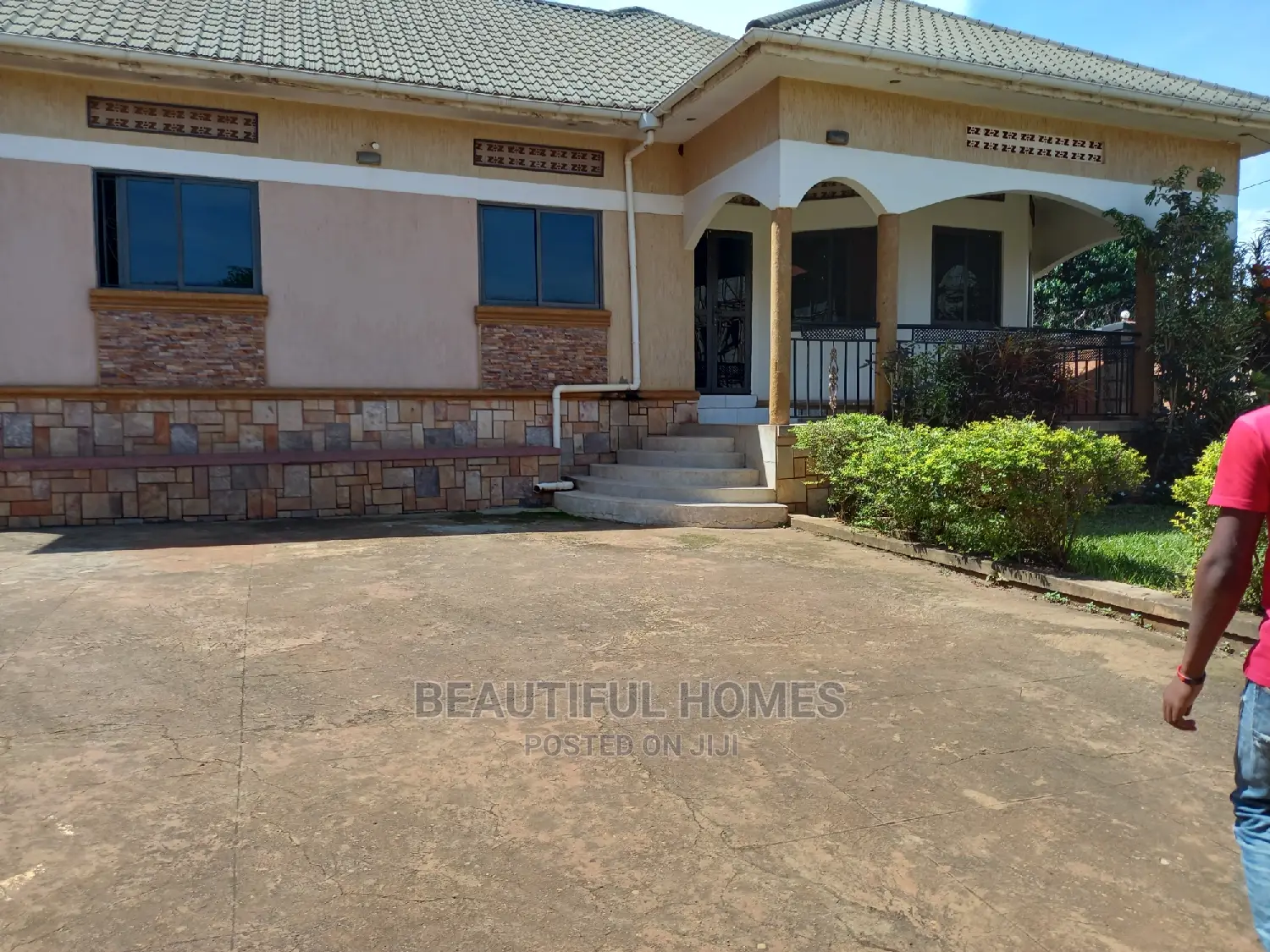 Furnished 4bdrm Bungalow in Kira for Sale in Kira