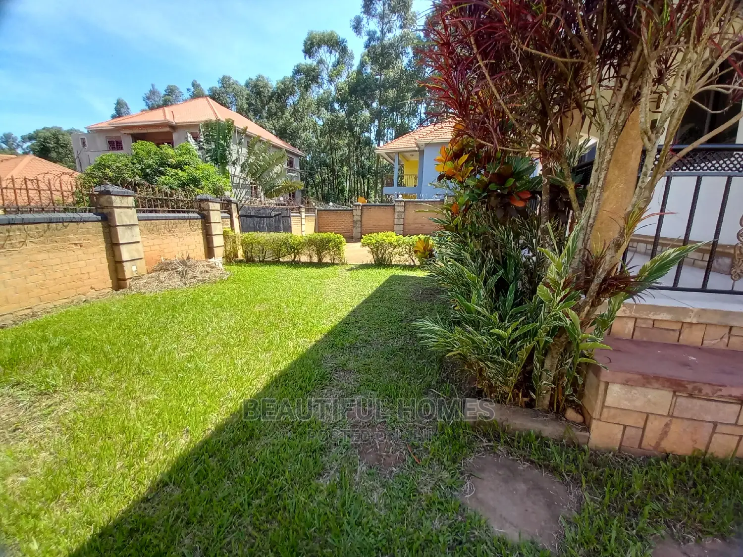 Furnished 4bdrm Bungalow in Kira for Sale in Kira