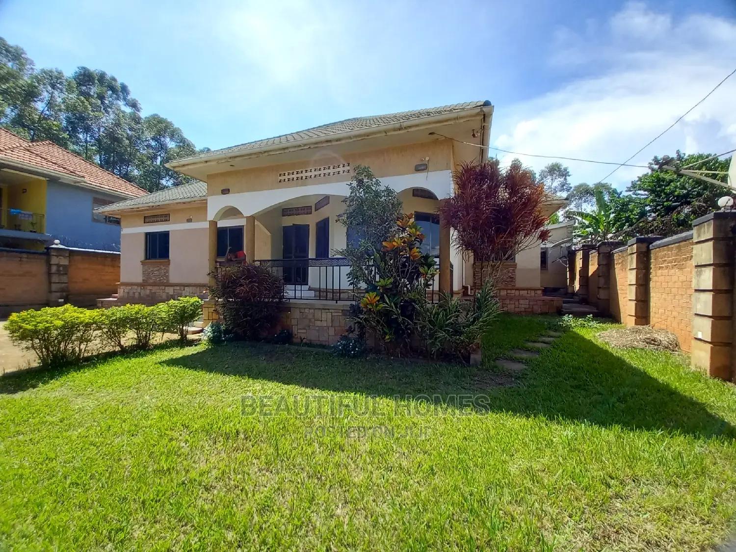 Furnished 4bdrm Bungalow in Kira Corporate for Sale in Kira