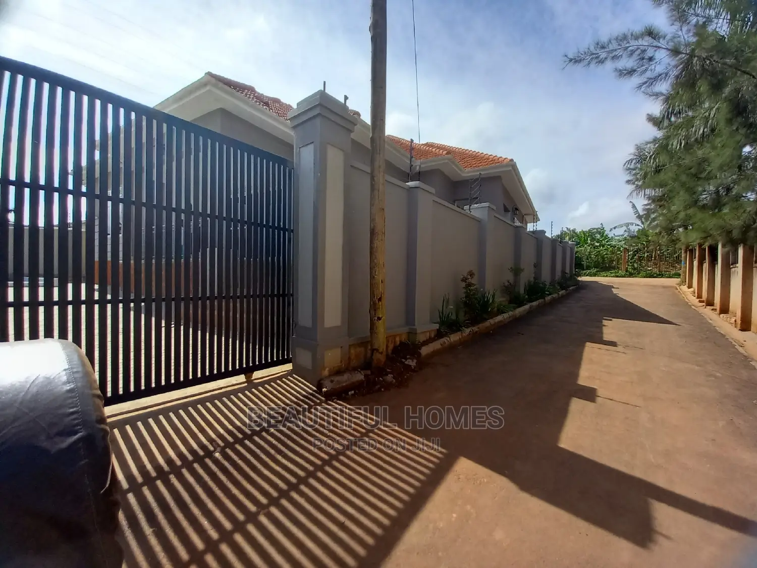 Furnished 4bdrm Mansion in Kira Rich for Sale in Kira