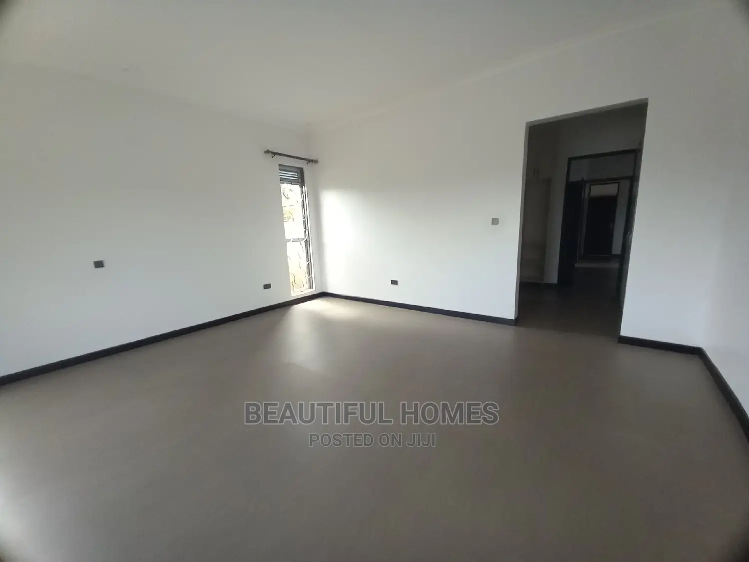 Furnished 4bdrm Mansion in Kira Rich for Sale in Kira