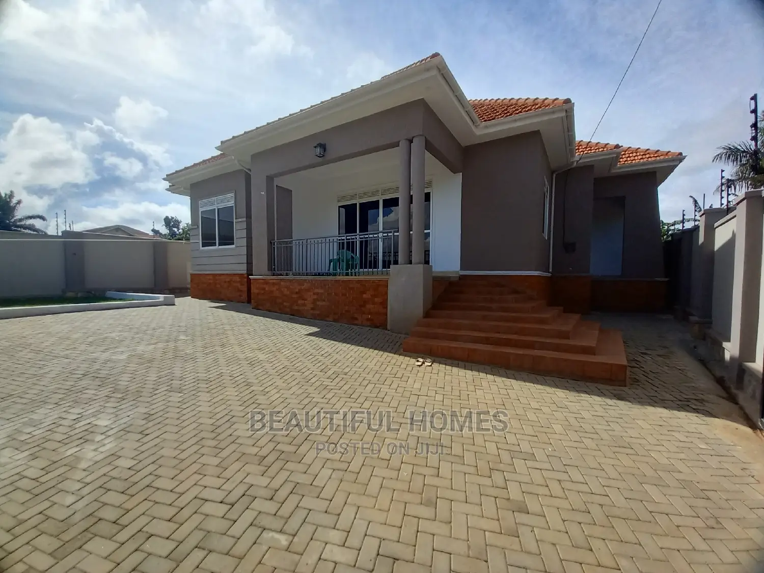 Furnished 4bdrm Mansion in Kira Rich for Sale in Kira