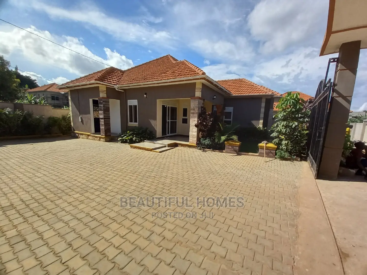 Furnished 4bdrm Bungalow in Kira Tarmacked for Sale in Kira