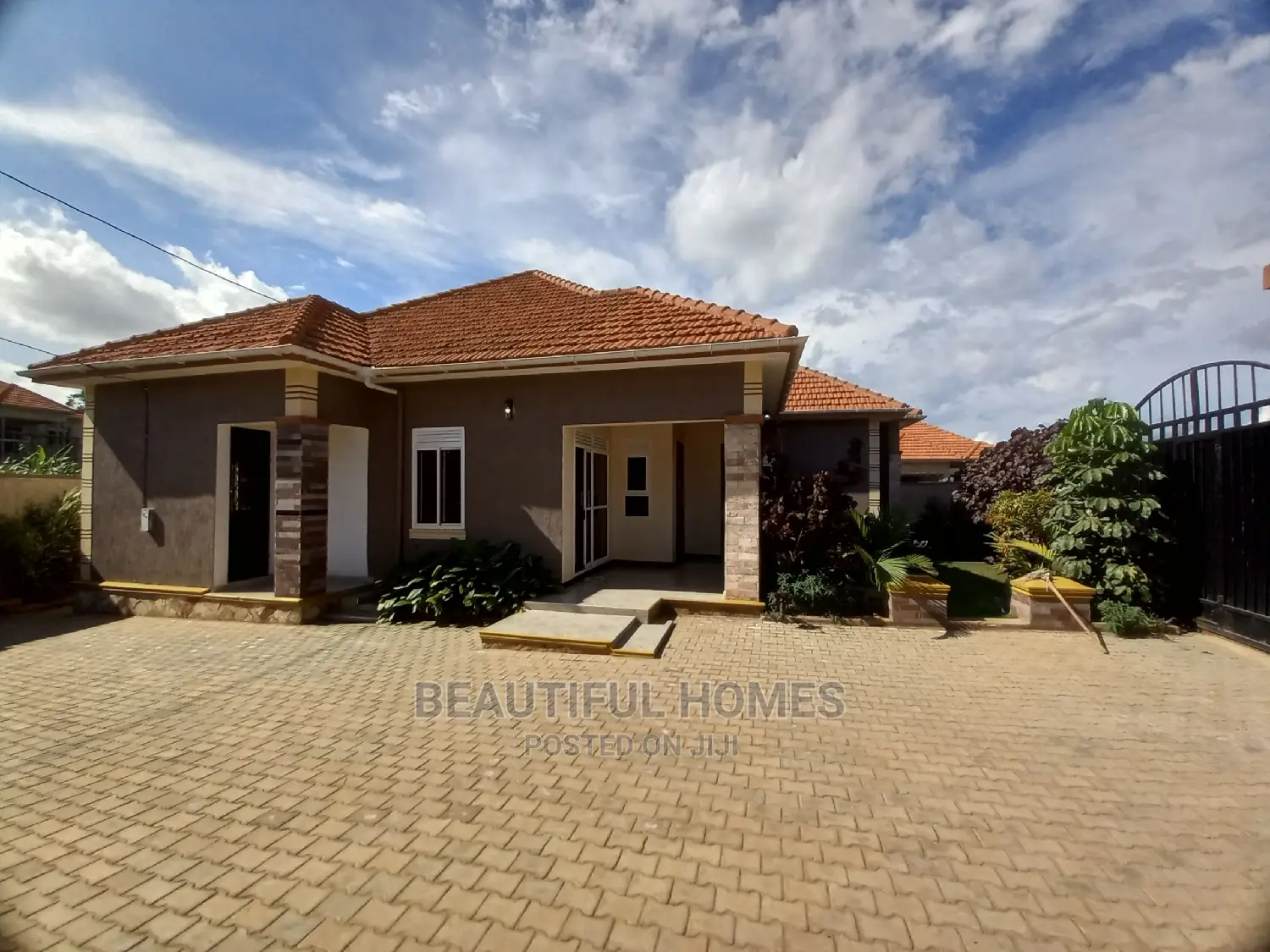 Furnished 4bdrm House in Kira Corporates for Sale in Kira