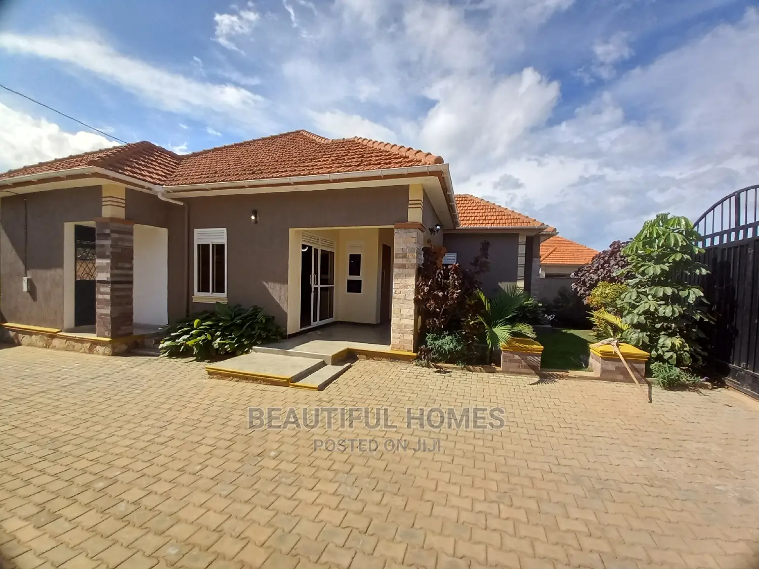 Furnished 4bdrm House in Kira Corporates for Sale in Kira