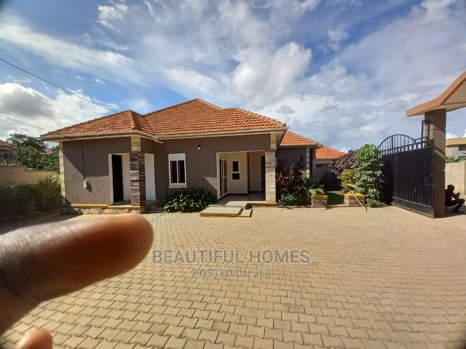 Furnished 4bdrm House in Kira Corporates for Sale in Kira