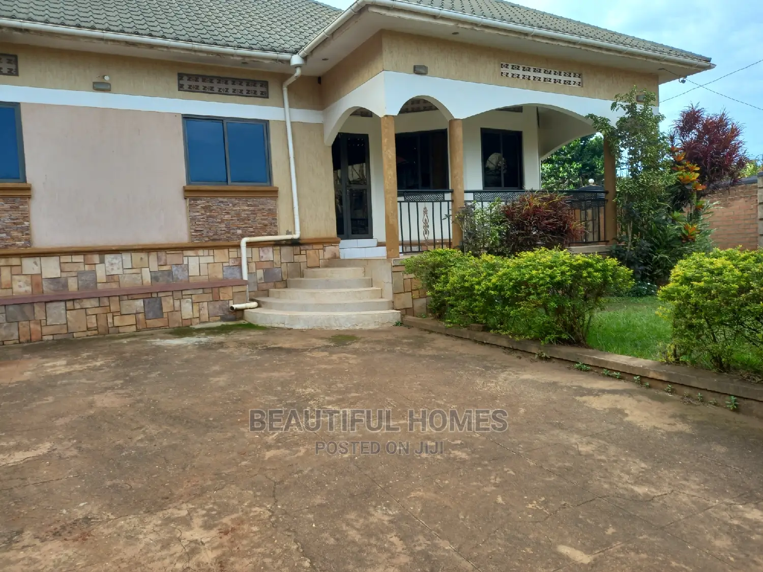 4bdrm Bungalow in Kira Corporate for Sale in Kira