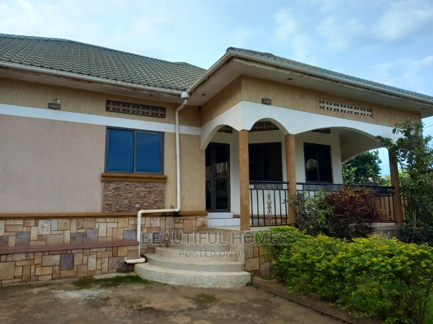 Furnished 4bdrm Bungalow in Kira Organised Lane for Sale in Kira