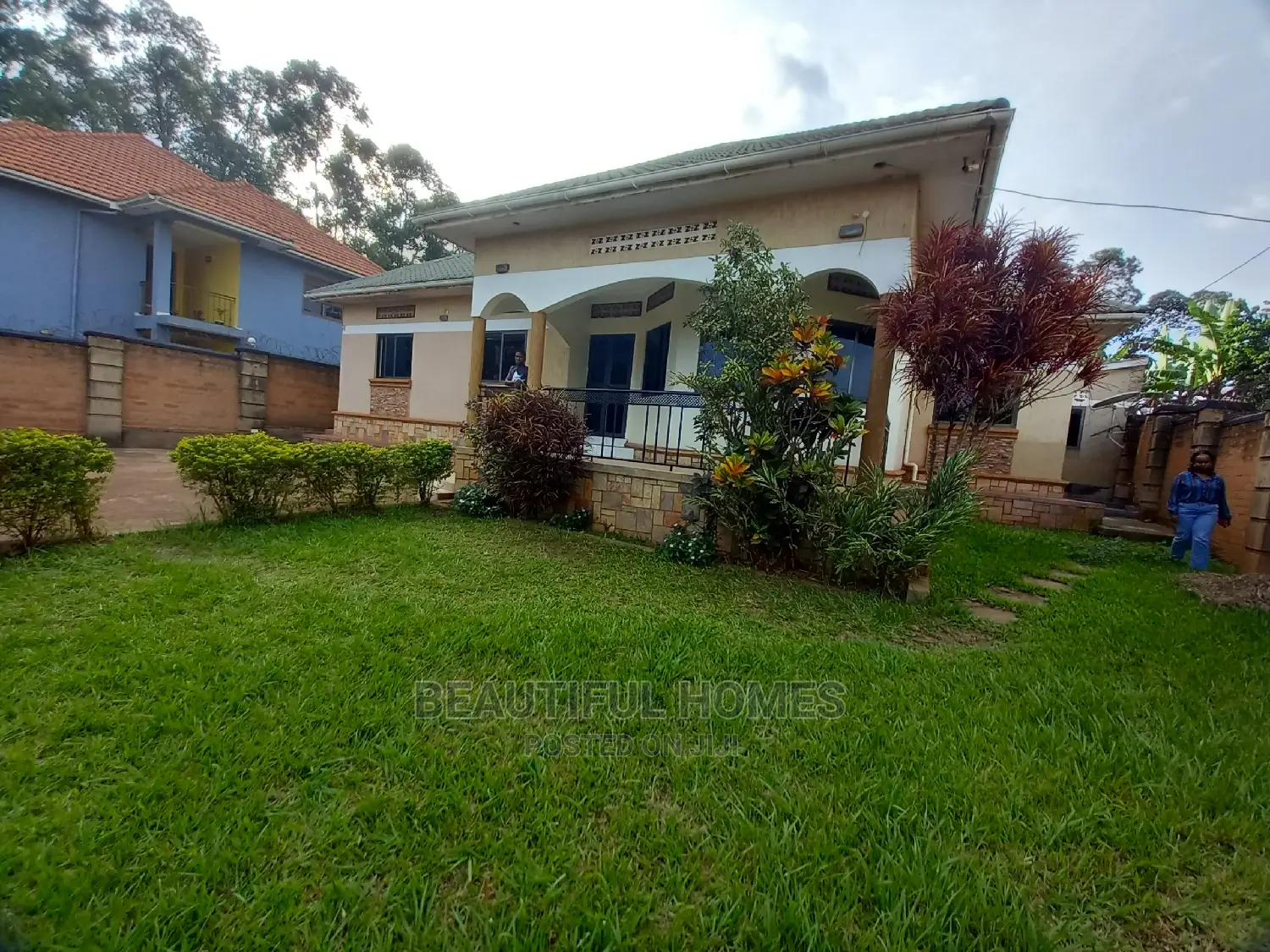 Furnished 4bdrm Bungalow in Kira Organised Lane for Sale in Kira