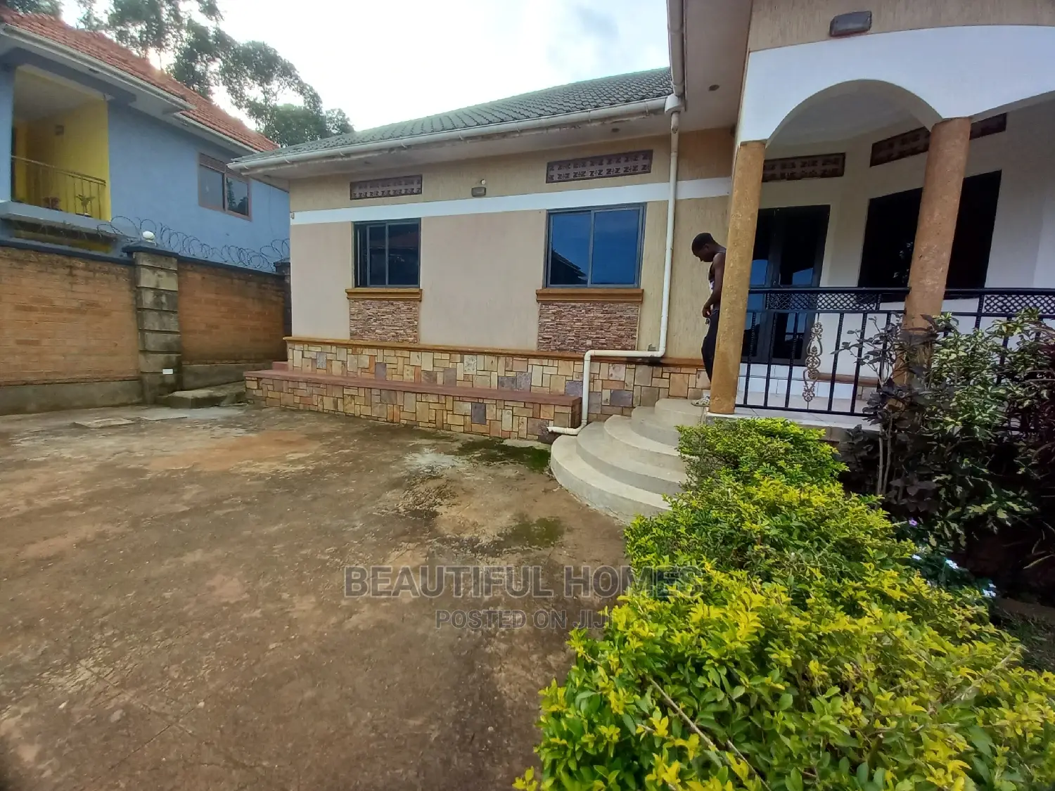 Furnished 4bdrm Bungalow in Kira Organised Lane for Sale in Kira