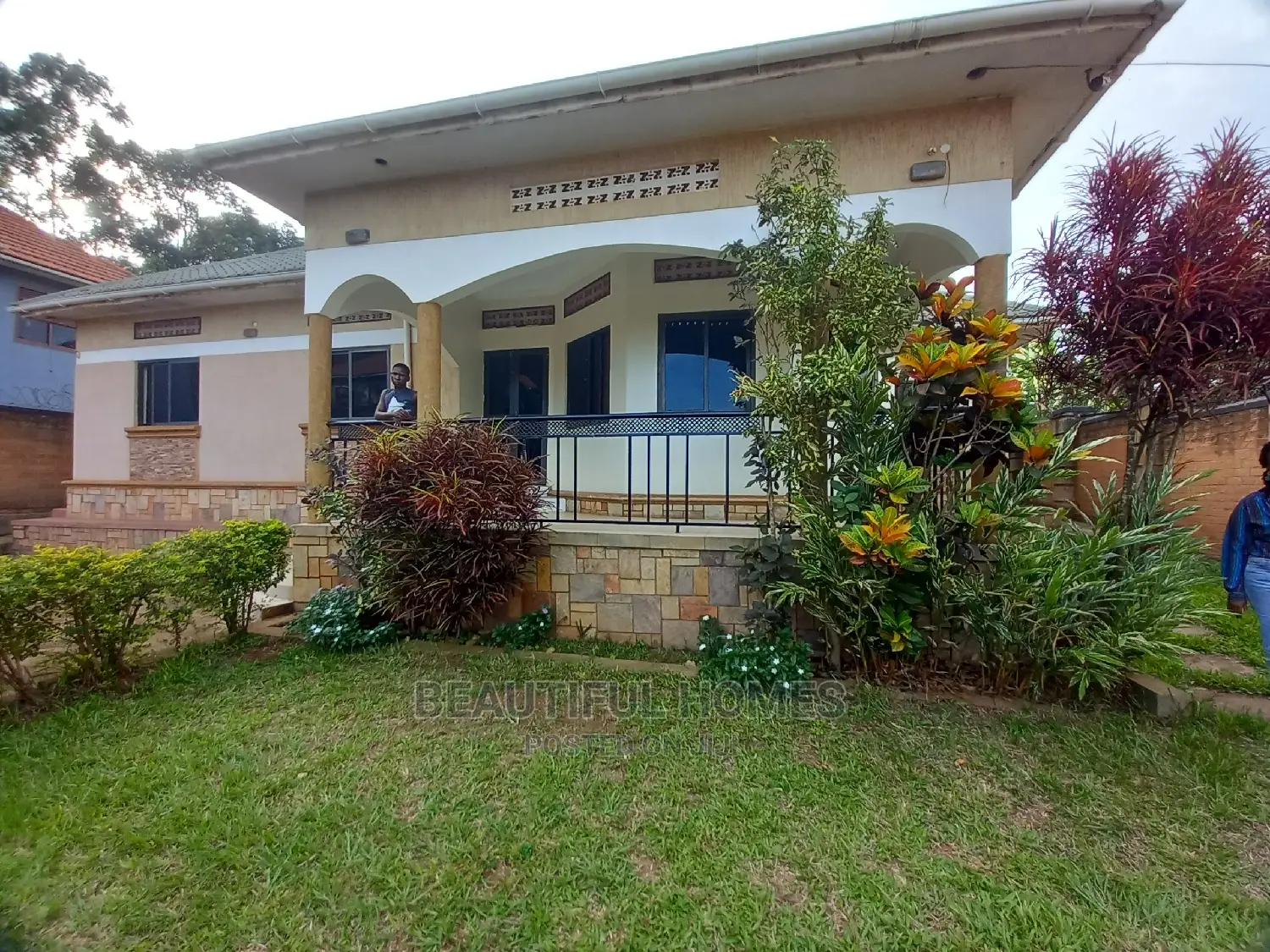 Furnished 4bdrm Bungalow in Kira Organised Lane for Sale in Kira