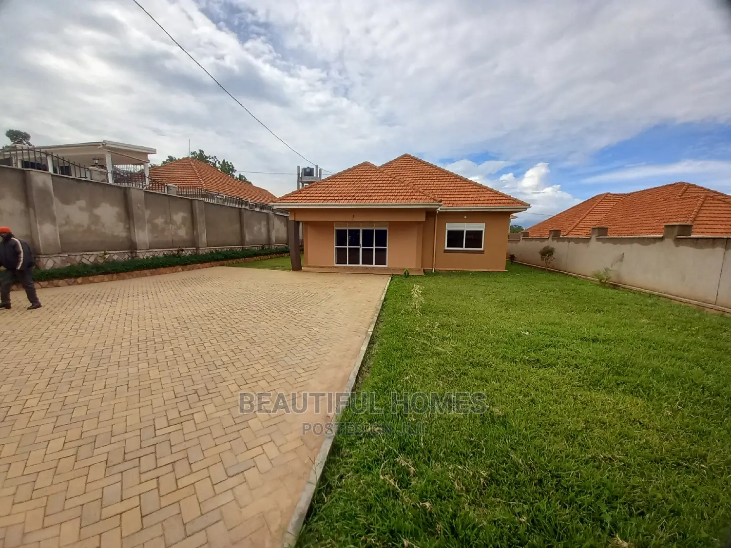 Furnished 4bdrm Bungalow in Kira Organised for Sale in Kira