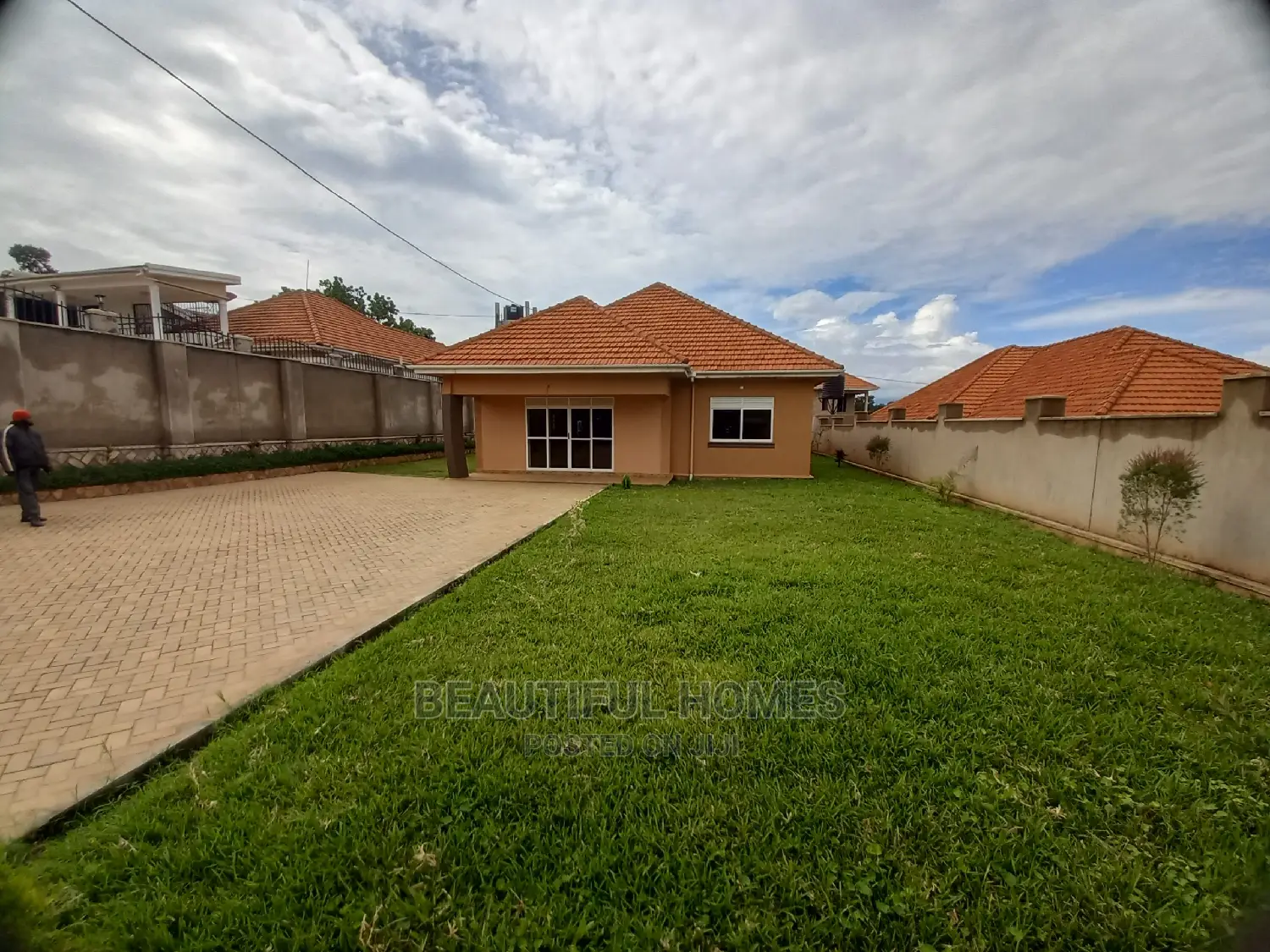 Furnished 4bdrm Bungalow in Kira Organised for Sale in Kira