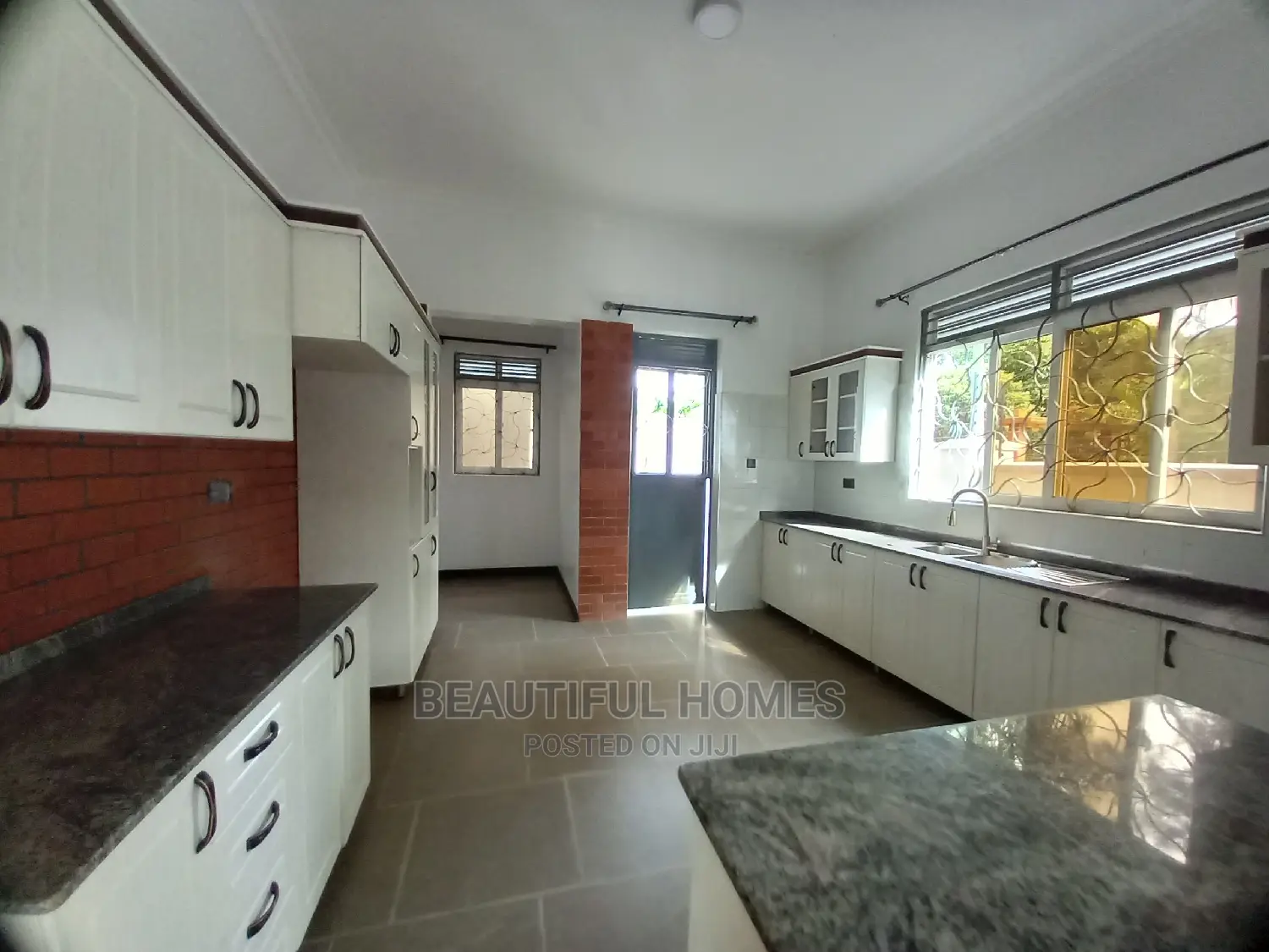Furnished 4bdrm House in Kira Mamerito for Sale in Kira