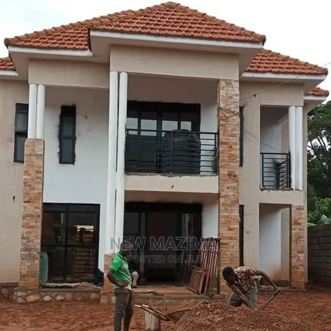 4bdrm House in Seguku Ntebe Rd, Division B for Sale in Division B