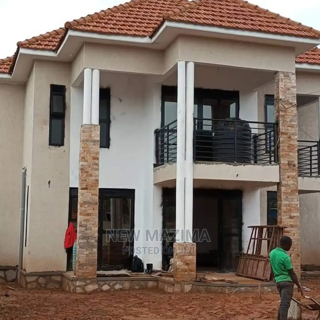4bdrm House in Seguku Ntebe Rd, Division B for Sale in Division B