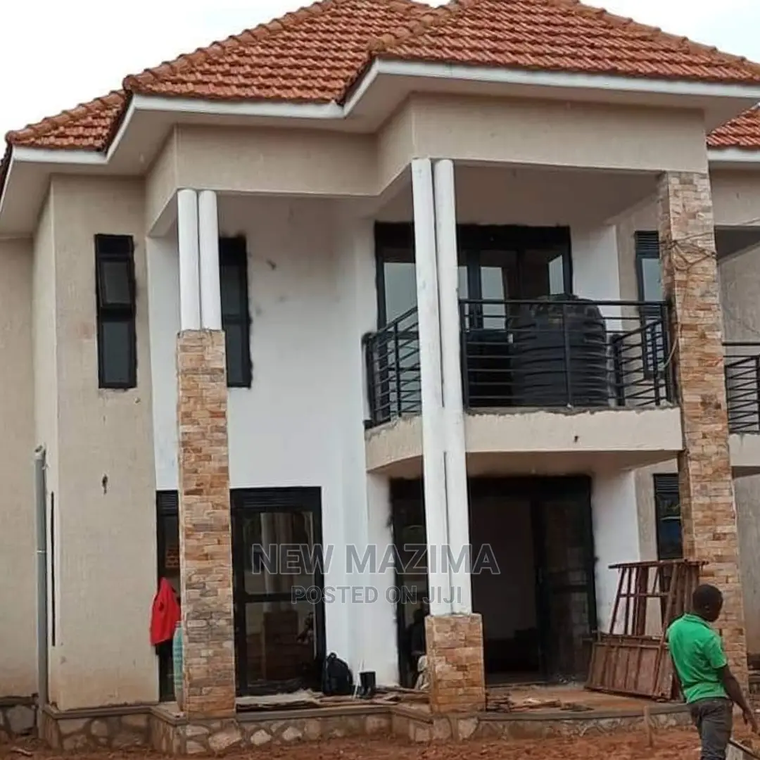 4bdrm House in Seguku Ntebe Rd, Division B for Sale in Division B