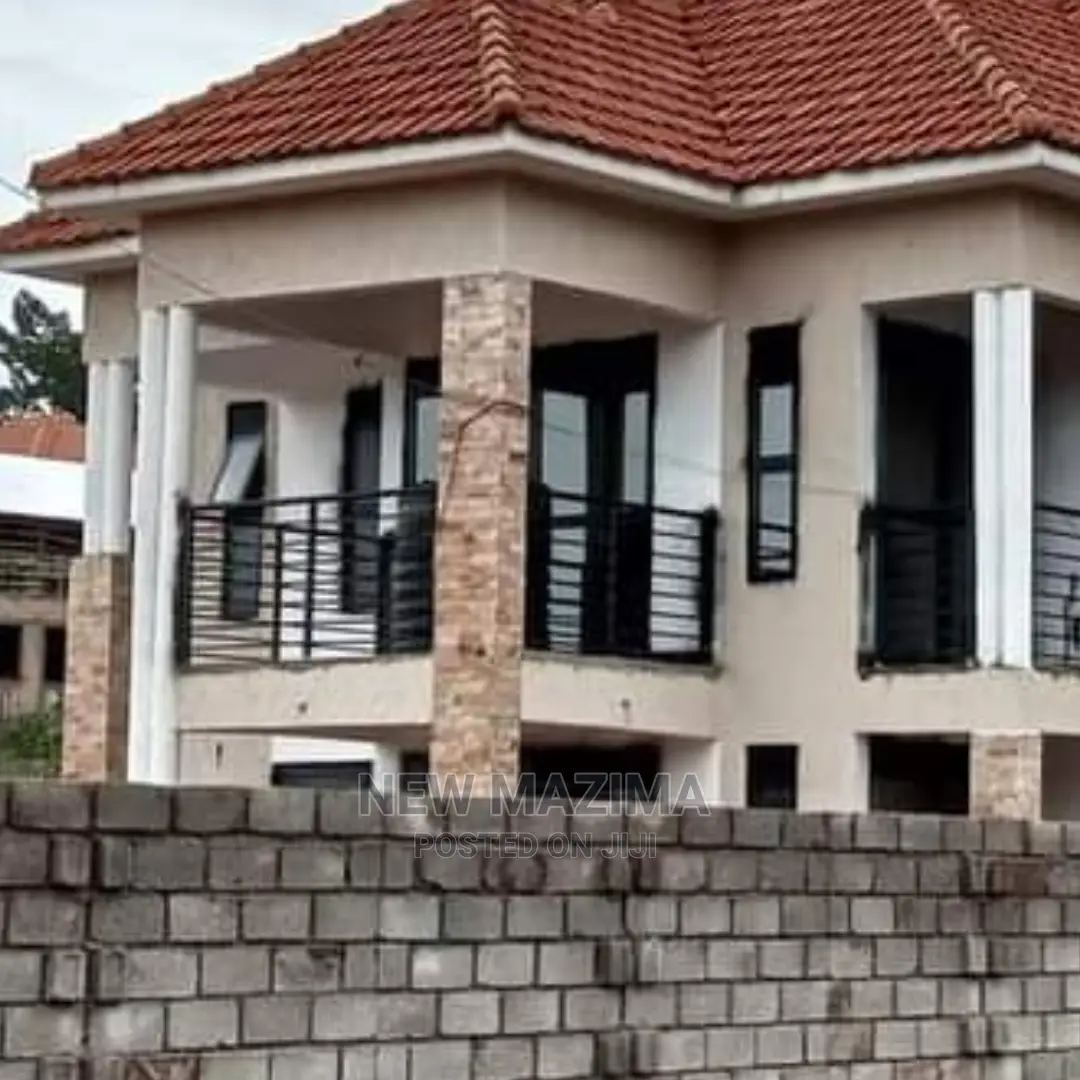 4bdrm House in Seguku Ntebe Rd, Division B for Sale in Division B