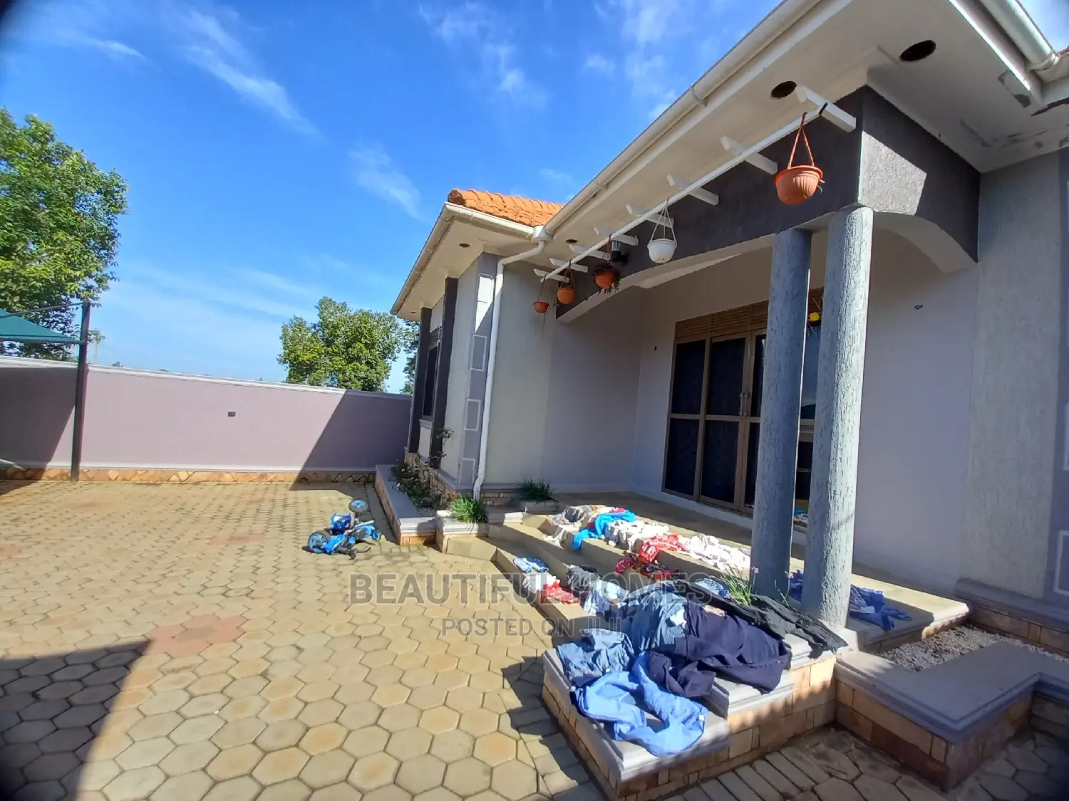 Furnished 4bdrm Maisonette in Nakwero Corporate, Kira for Sale in Kira