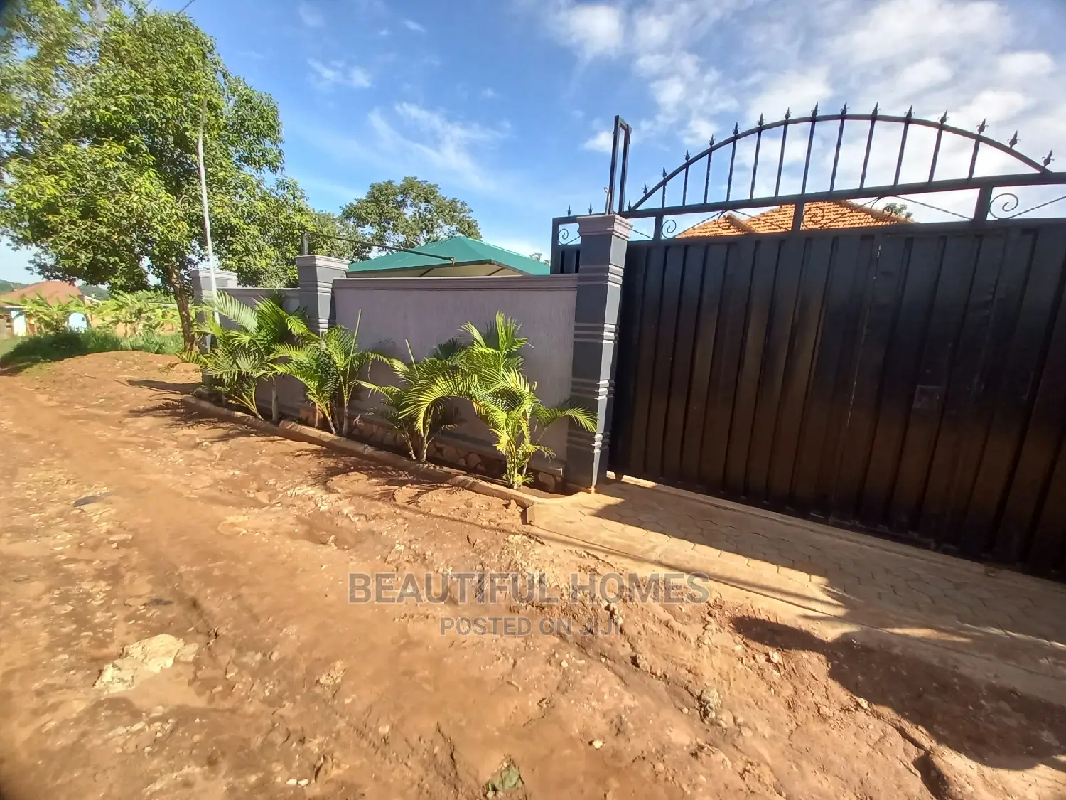 Furnished 4bdrm Maisonette in Nakwero Corporate, Kira for Sale in Kira