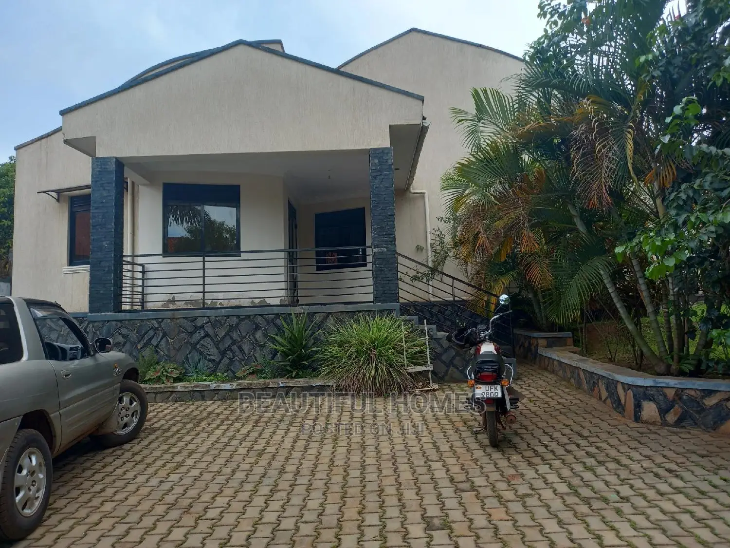Furnished 4bdrm Bungalow in Kira for Sale in Kira