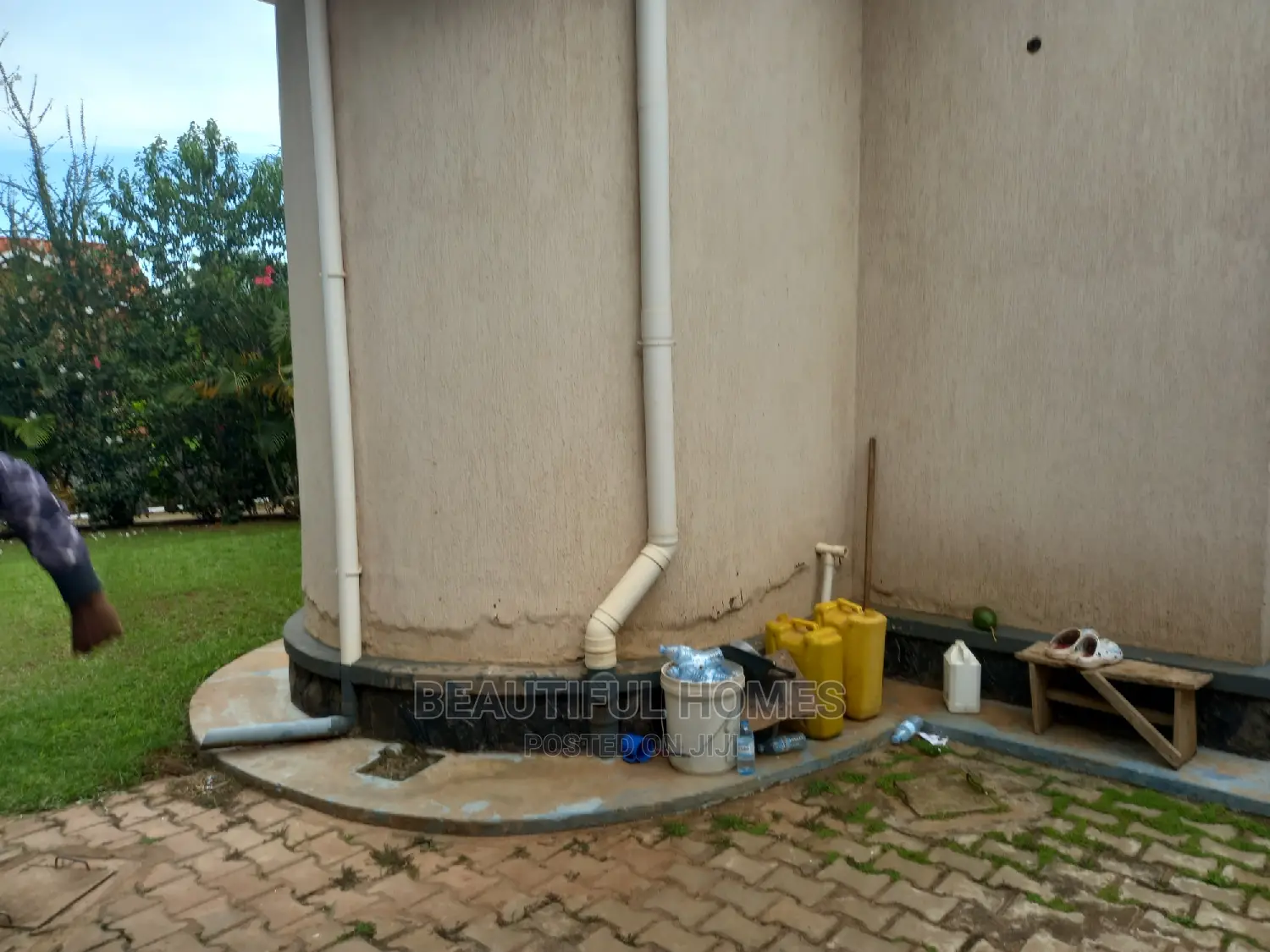 Furnished 4bdrm Bungalow in Kira Organised for Sale in Kira