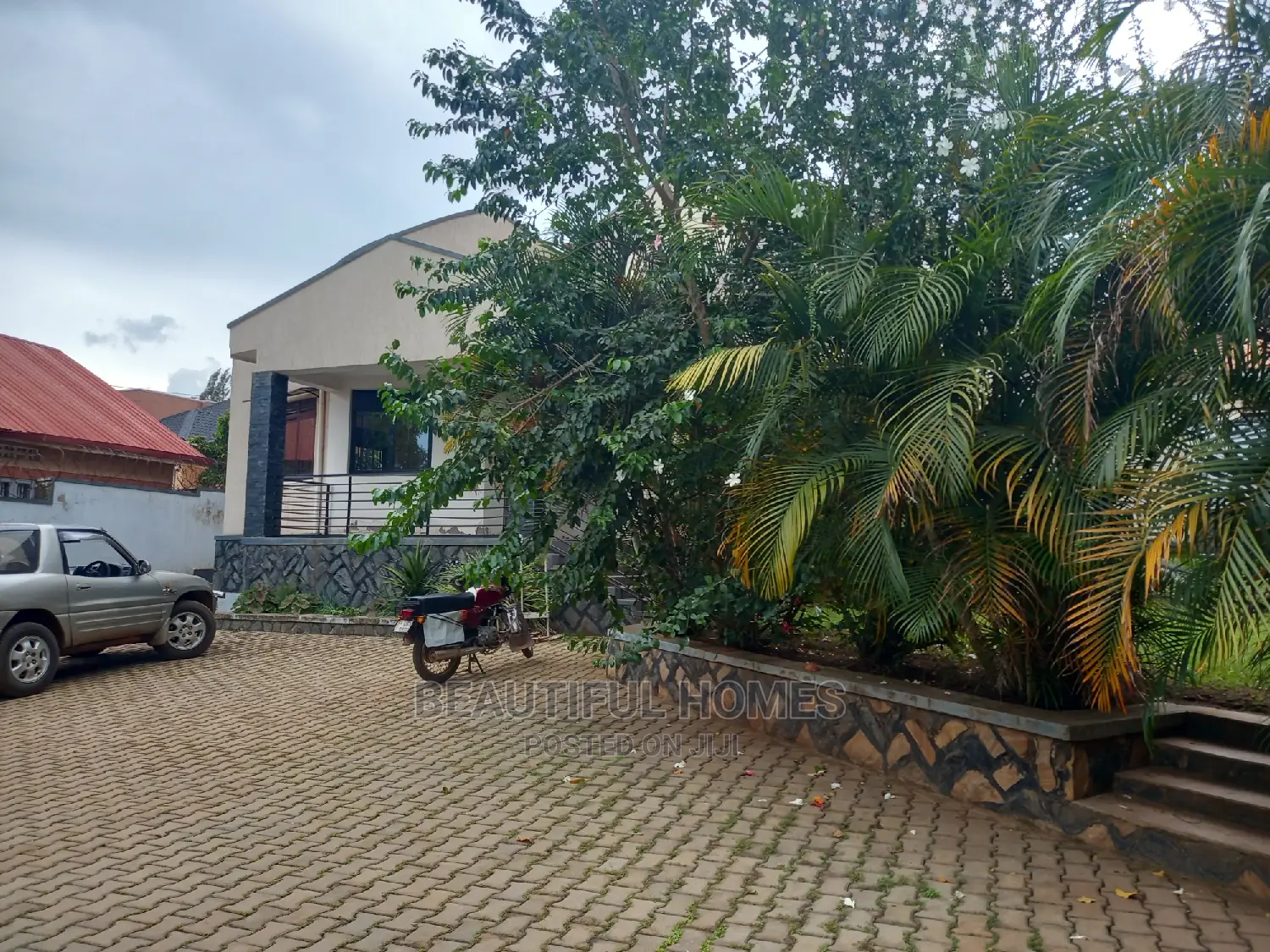 Furnished 4bdrm House in Kira Posh for Sale in Kira