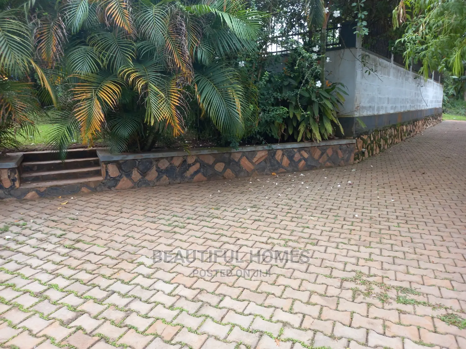 Furnished 4bdrm Bungalow in Kira 1 for Sale in Kira