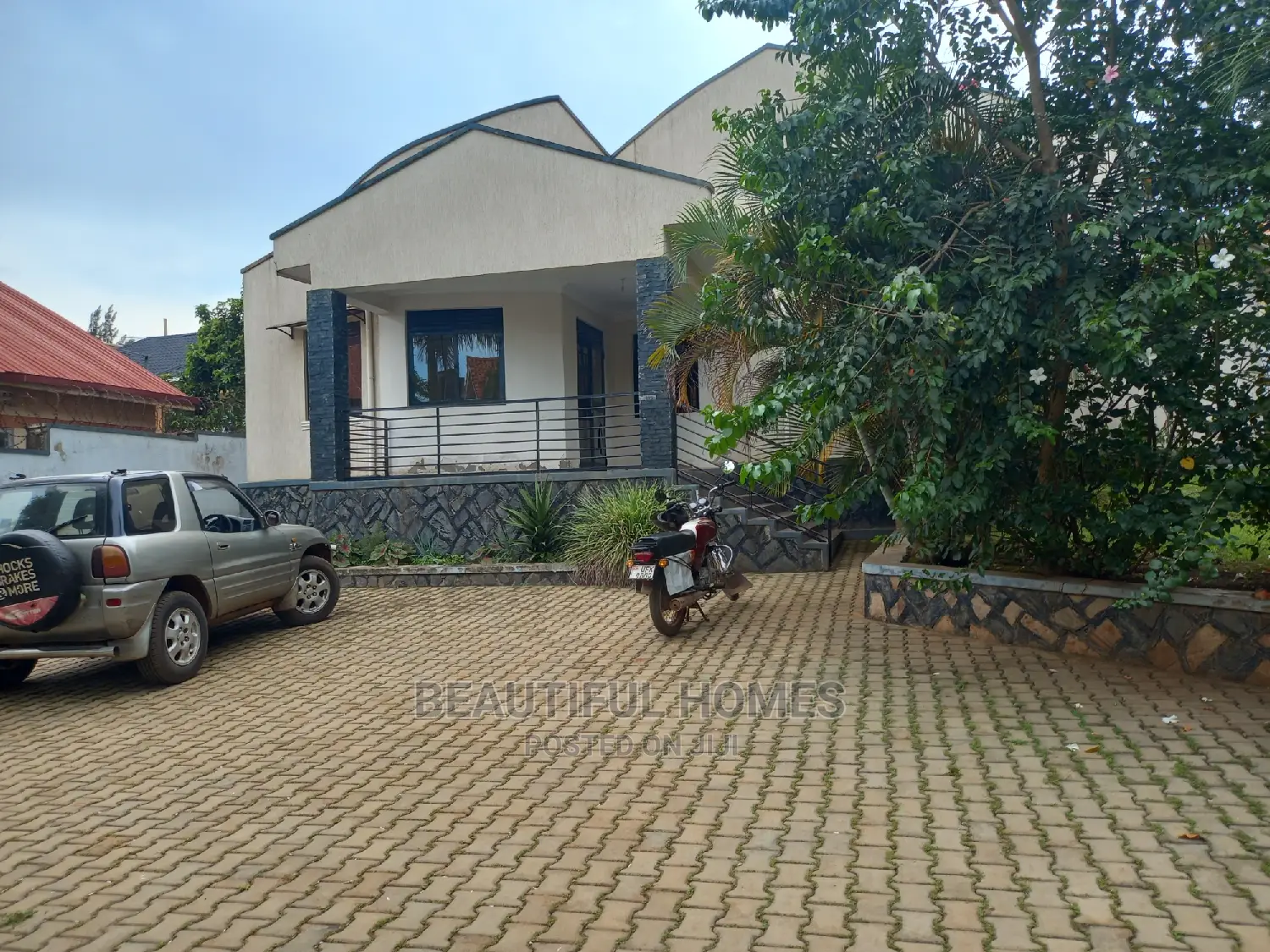 Furnished 4bdrm Bungalow in Kira 1 for Sale in Kira