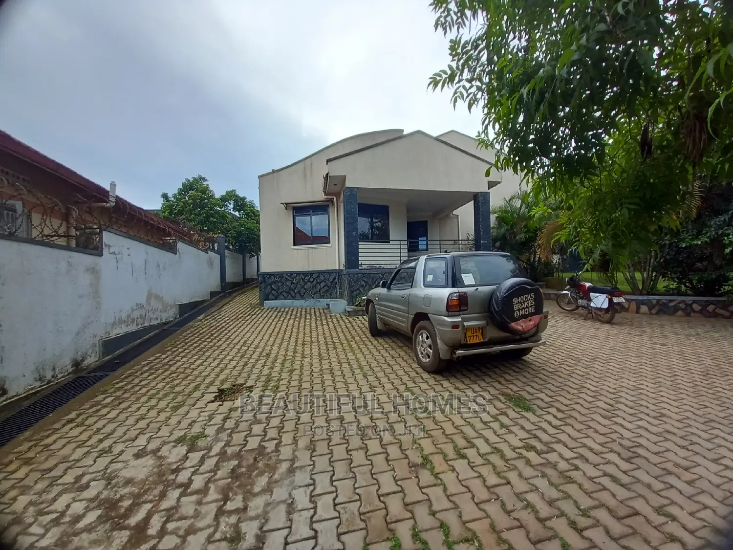 Furnished 4bdrm Bungalow in Kira 1 for Sale in Kira