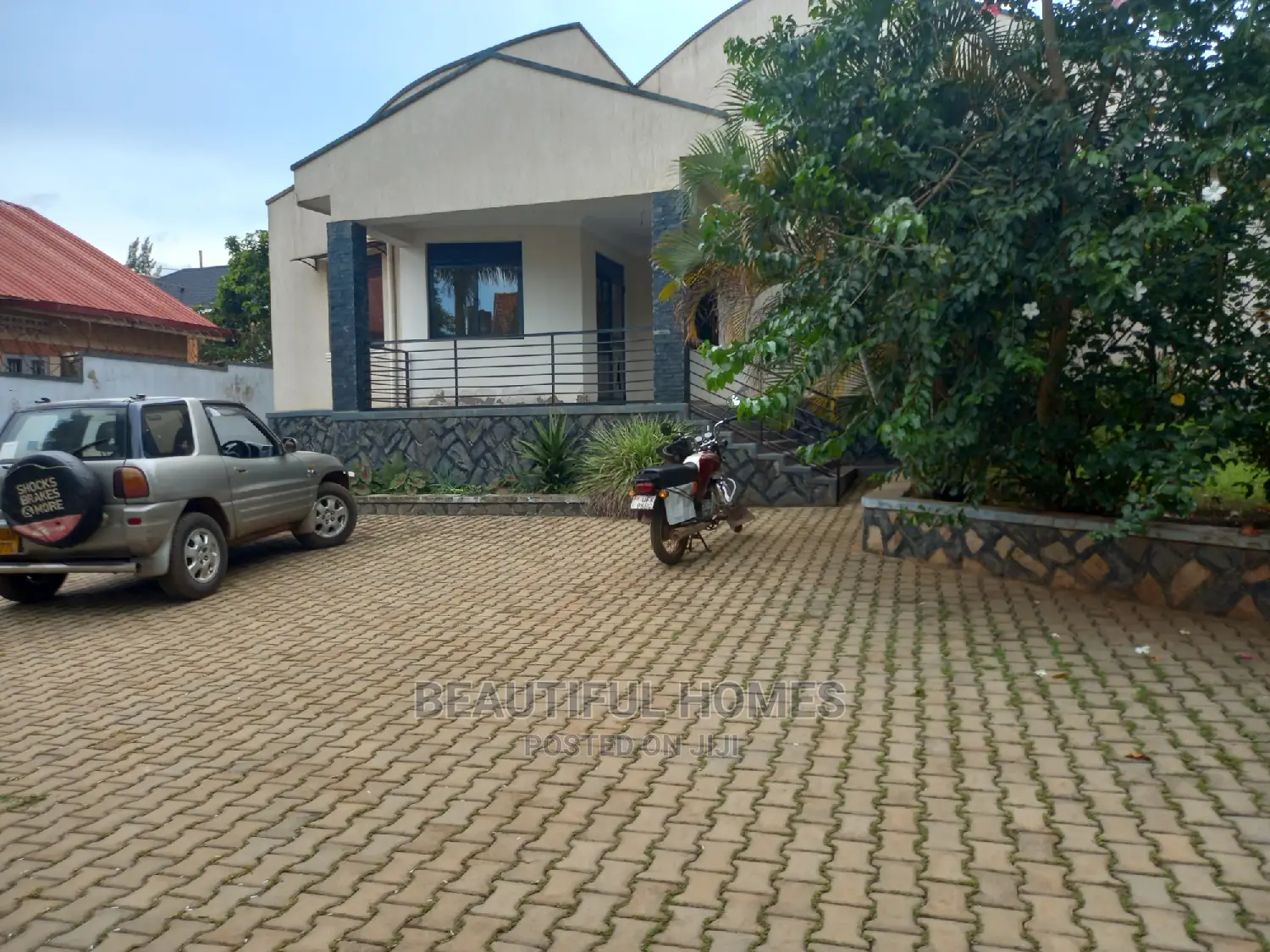 Furnished 4bdrm Bungalow in Kira 1 for Sale in Kira