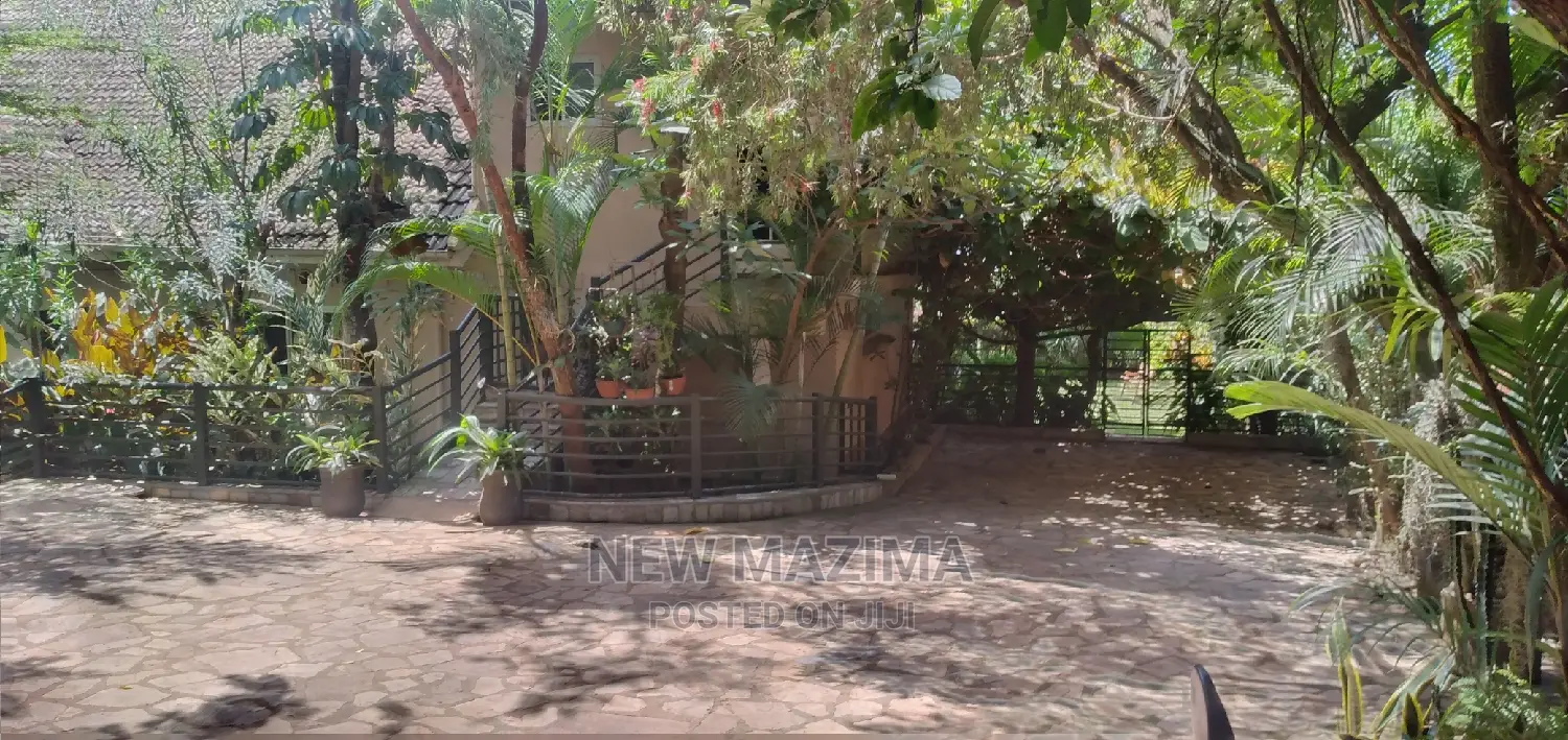 5bdrm Maisonette in Munyonyo Heights, Division a for Sale in Division A