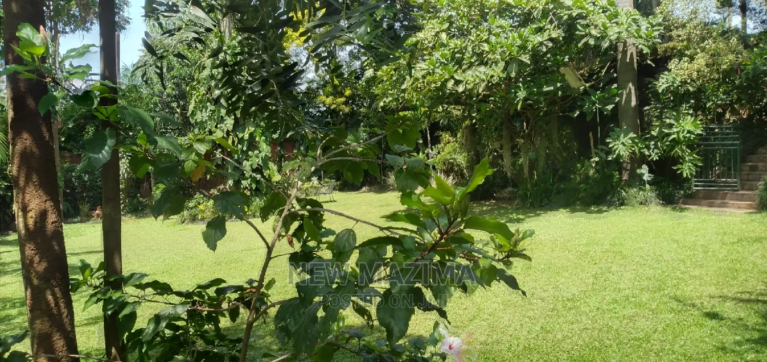 5bdrm Maisonette in Munyonyo Heights, Division a for Sale in Division A