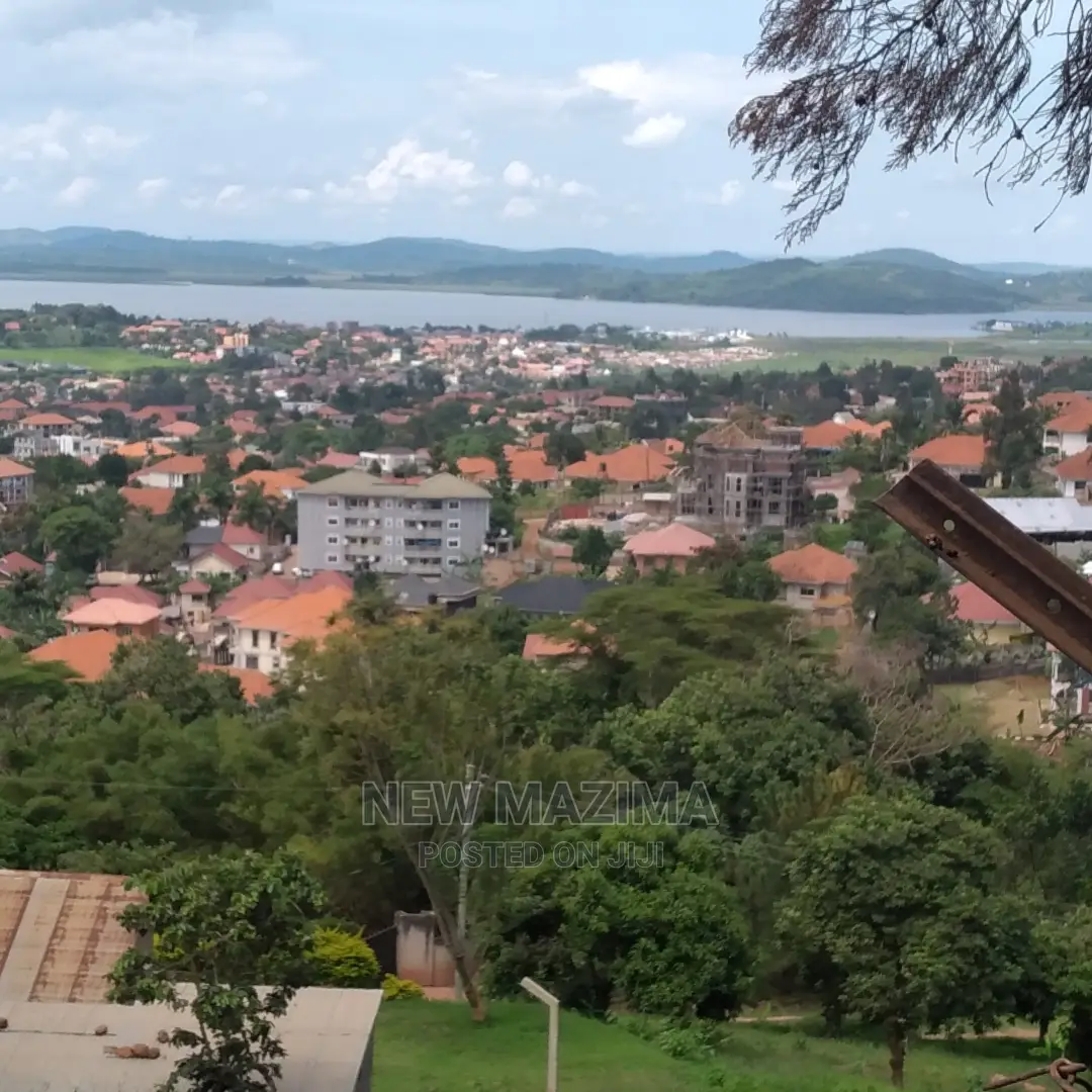 30 Decimals Over Looking Into the Lake Quicksale in Buziga in Division A