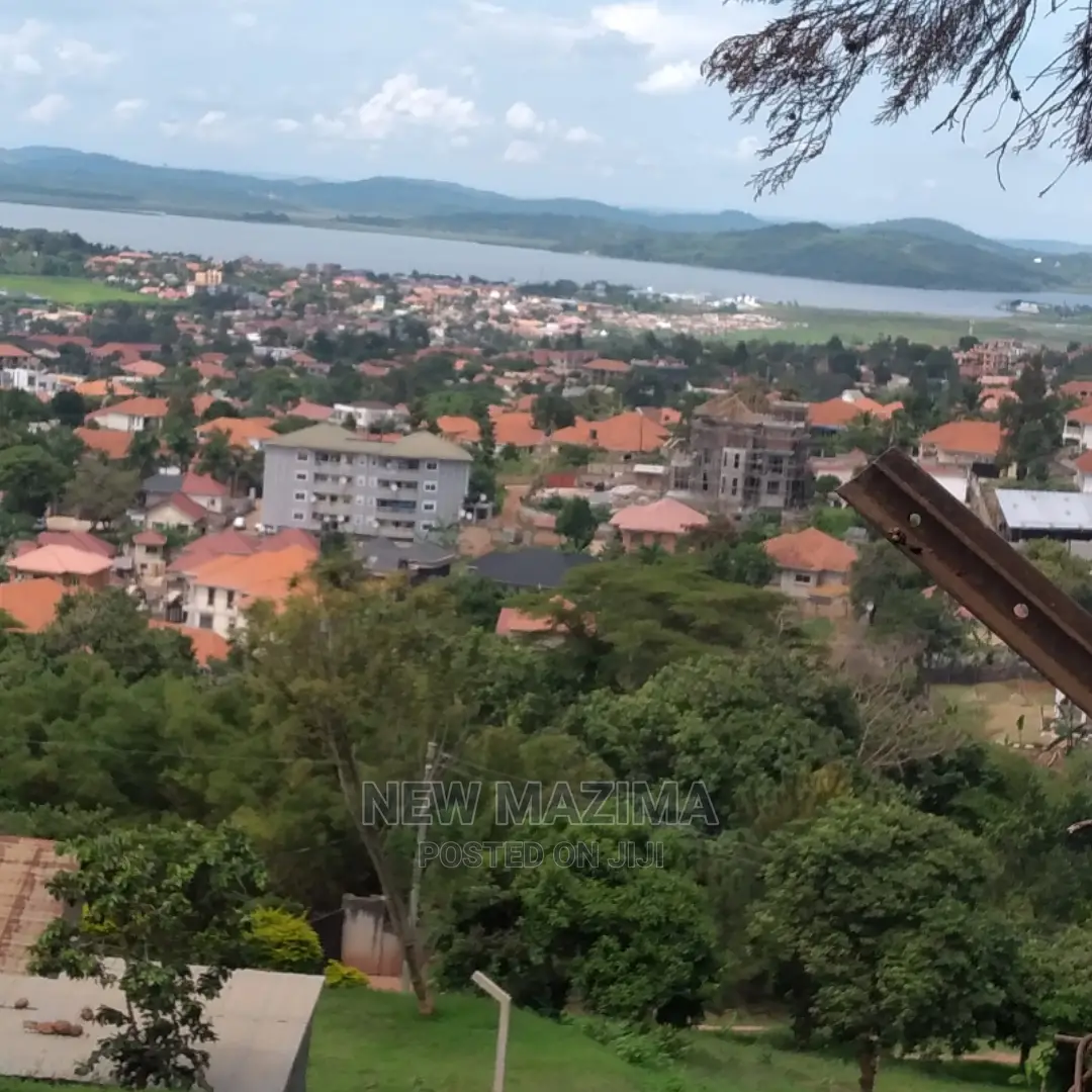 30 Decimals Over Looking Into the Lake Quicksale in Buziga in Division A
