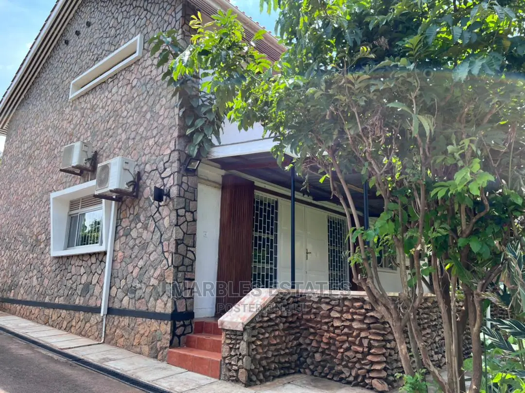5bdrm Duplex in Bugolobi, Central Division for Rent in Central Division
