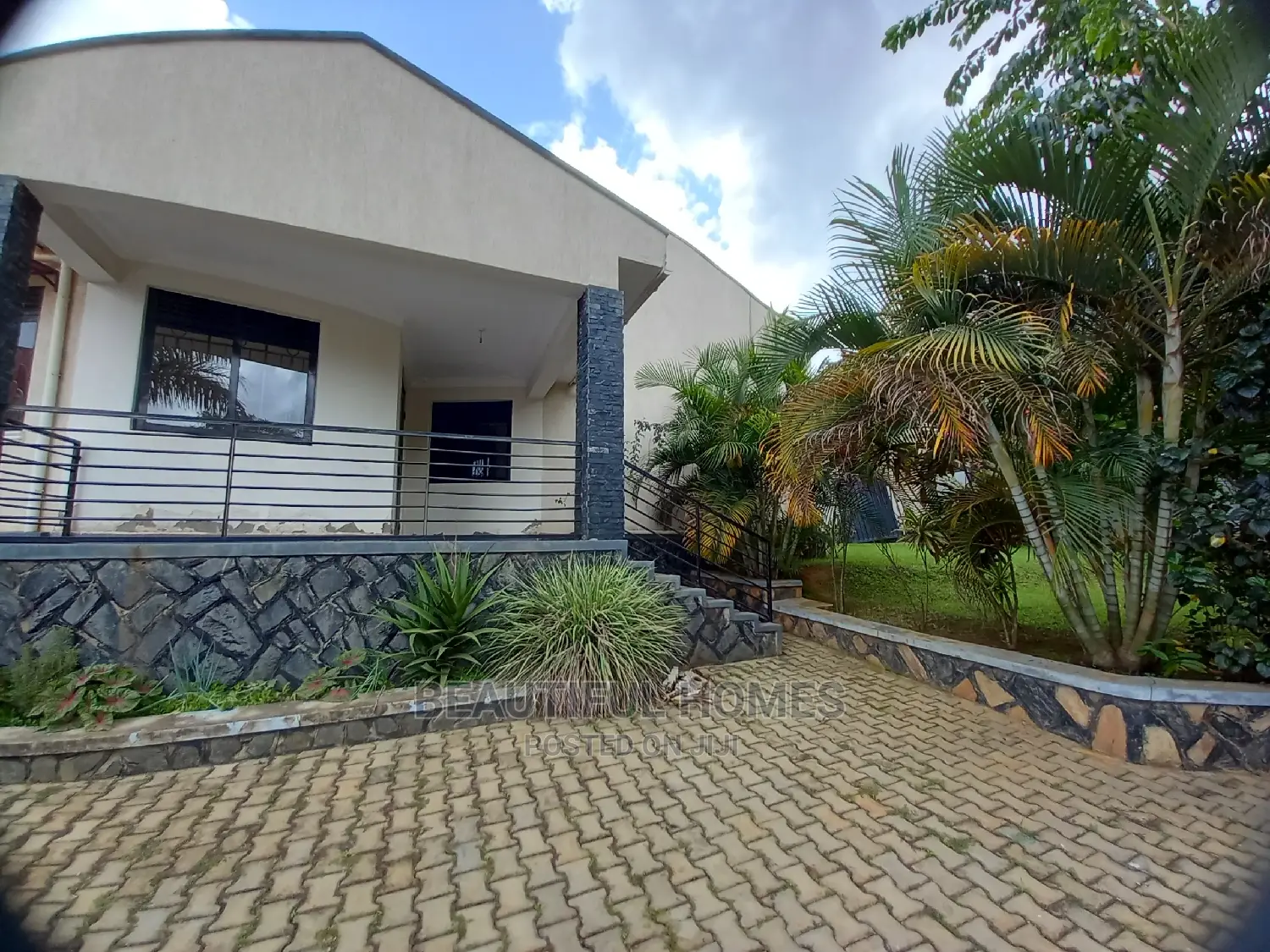Furnished 4bdrm House in Kira Rich for Sale in Kira