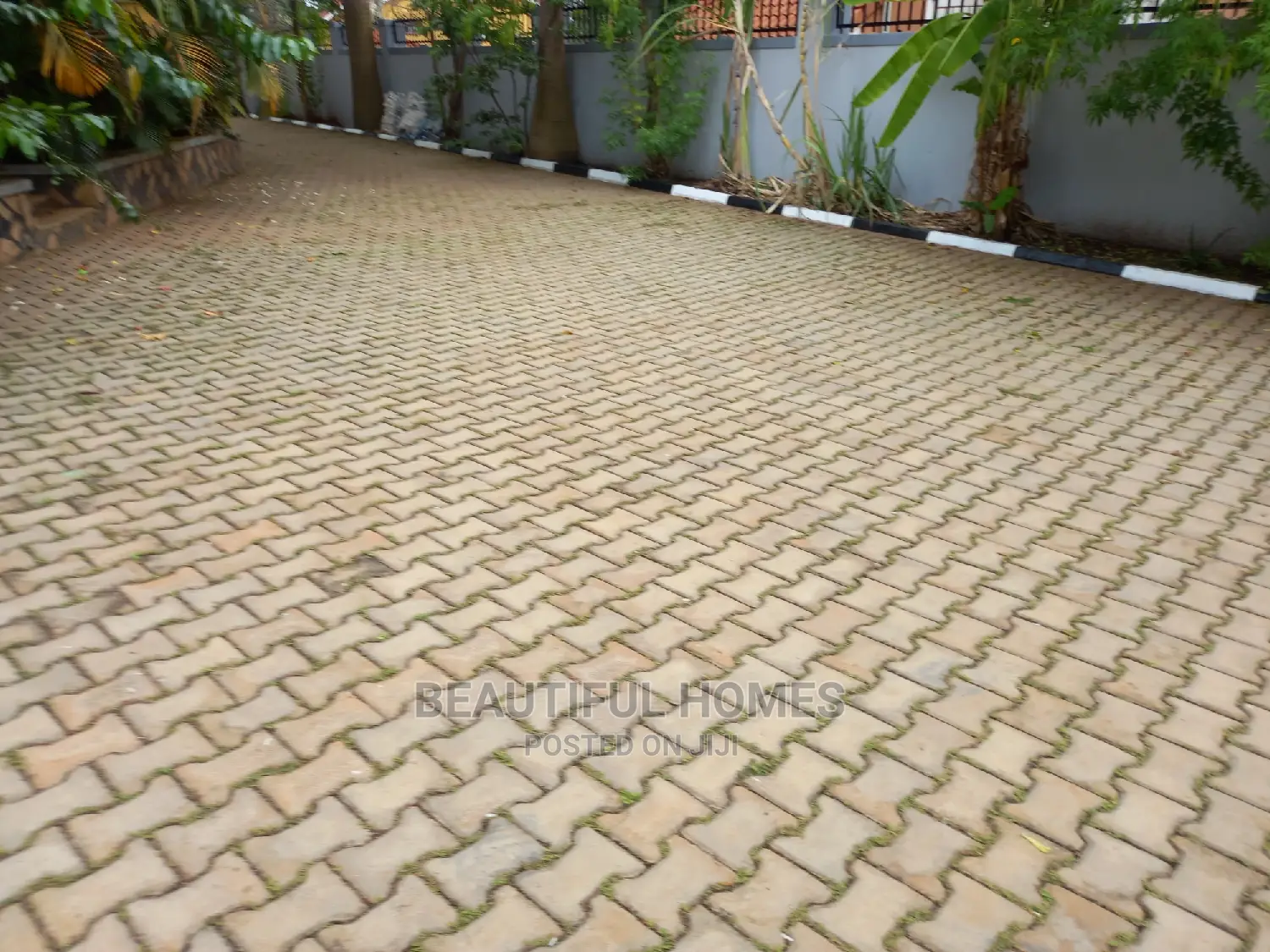 Furnished 4bdrm House in Kira Rich for Sale in Kira