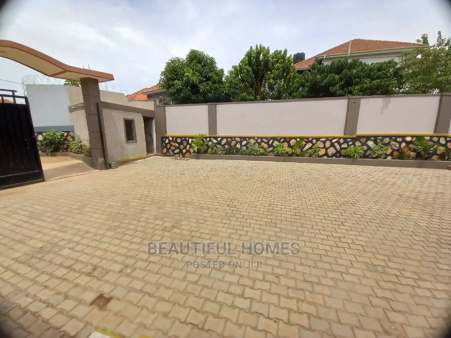 Furnished 4bdrm Bungalow in Kira Mamerito Road for Sale in Kira