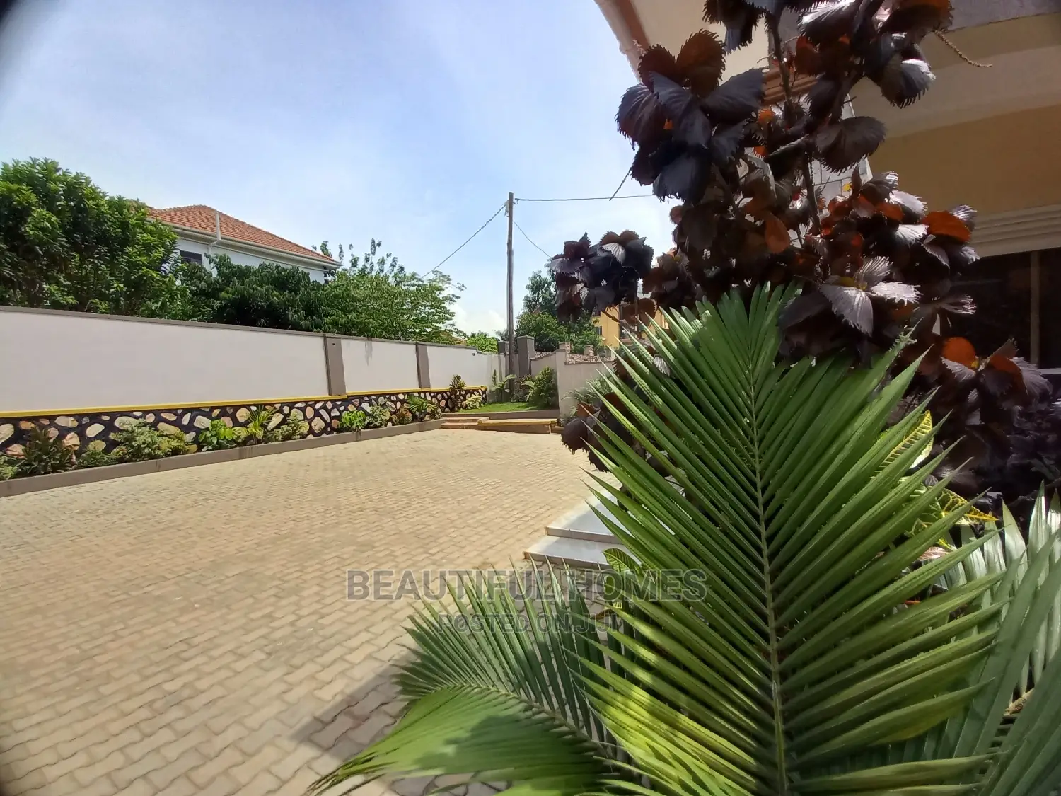 Furnished 4bdrm Bungalow in Kira Mamerito Road for Sale in Kira