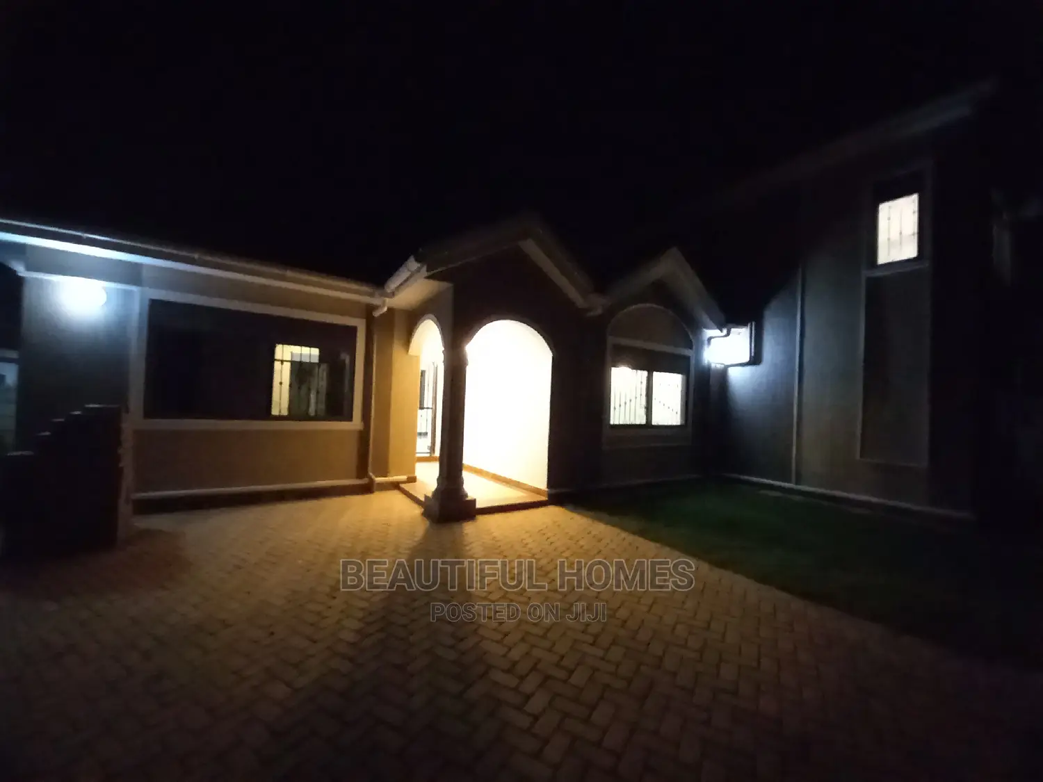 Furnished 4bdrm Duplex in Kira Tarmacked for Sale in Kira