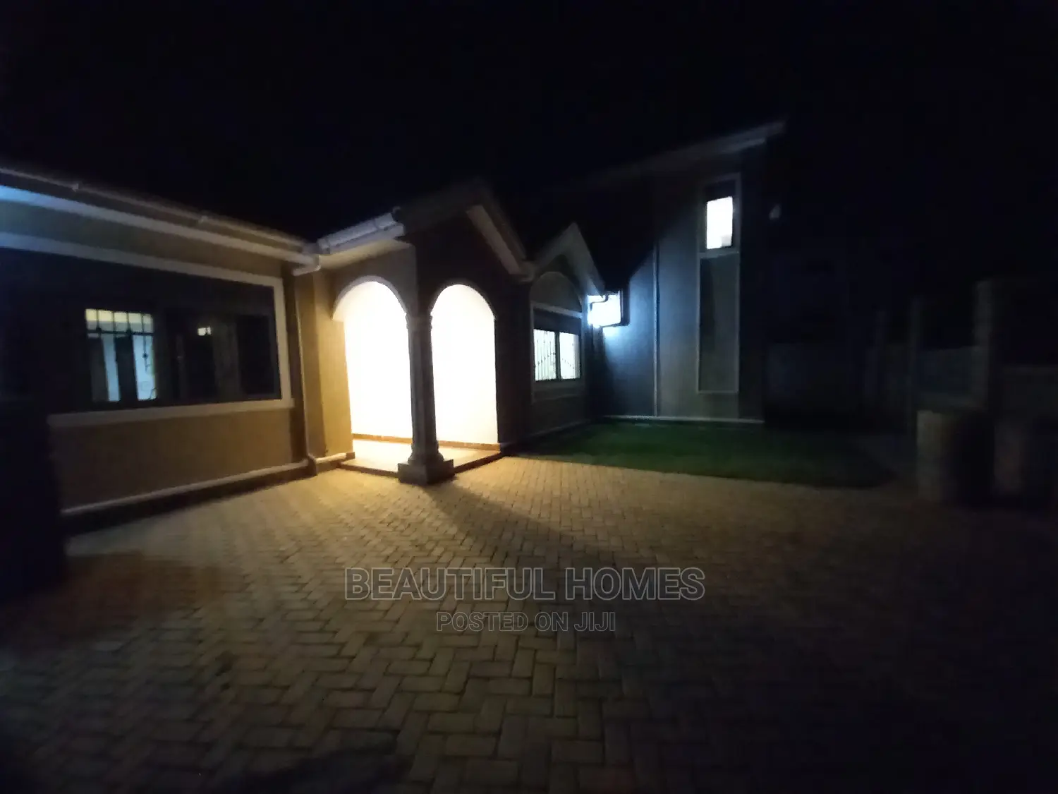 Furnished 4bdrm Mansion in Kira Wealthy for Sale in Kira