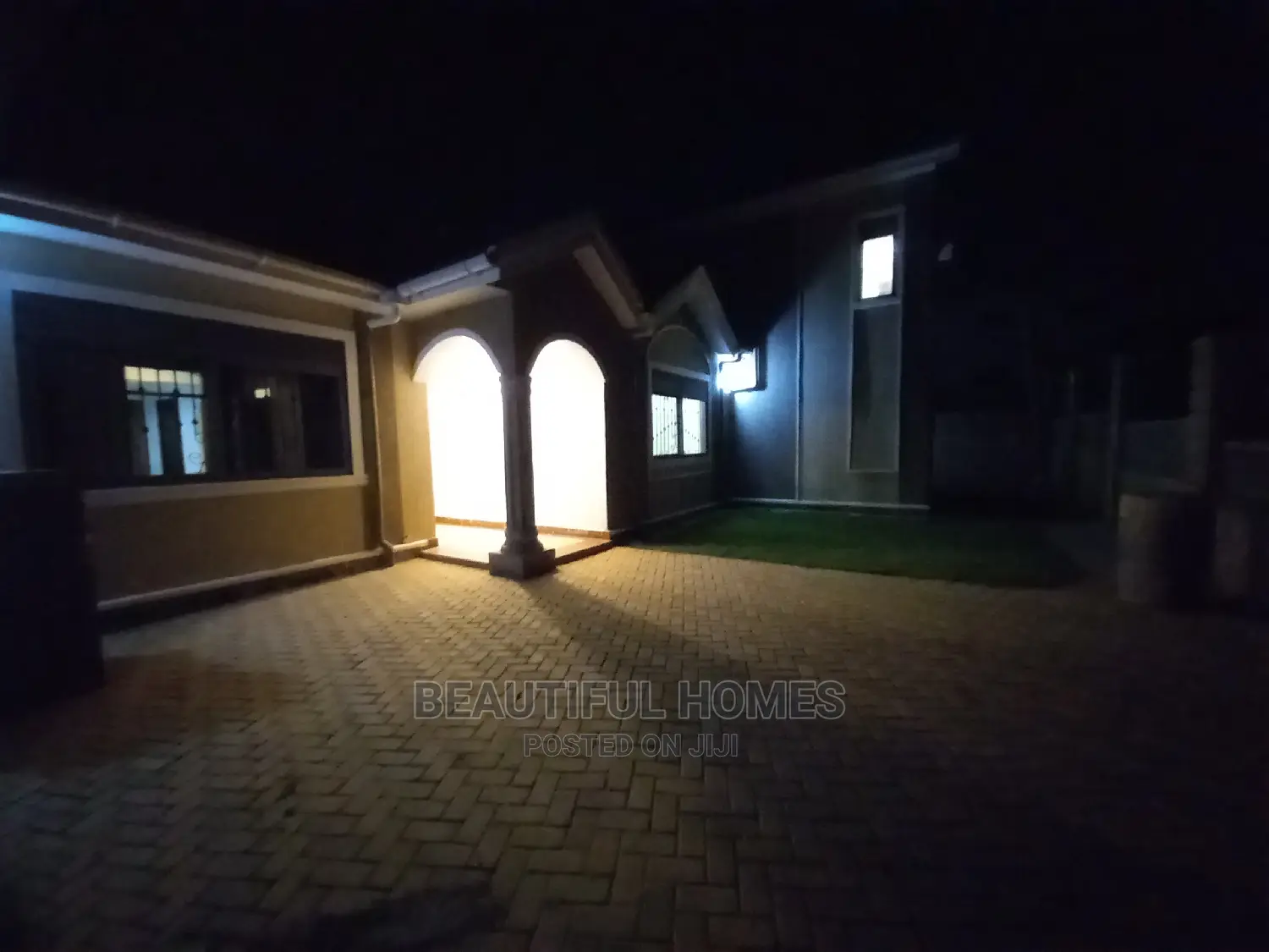 Furnished 4bdrm Mansion in Kira Wealthy for Sale in Kira