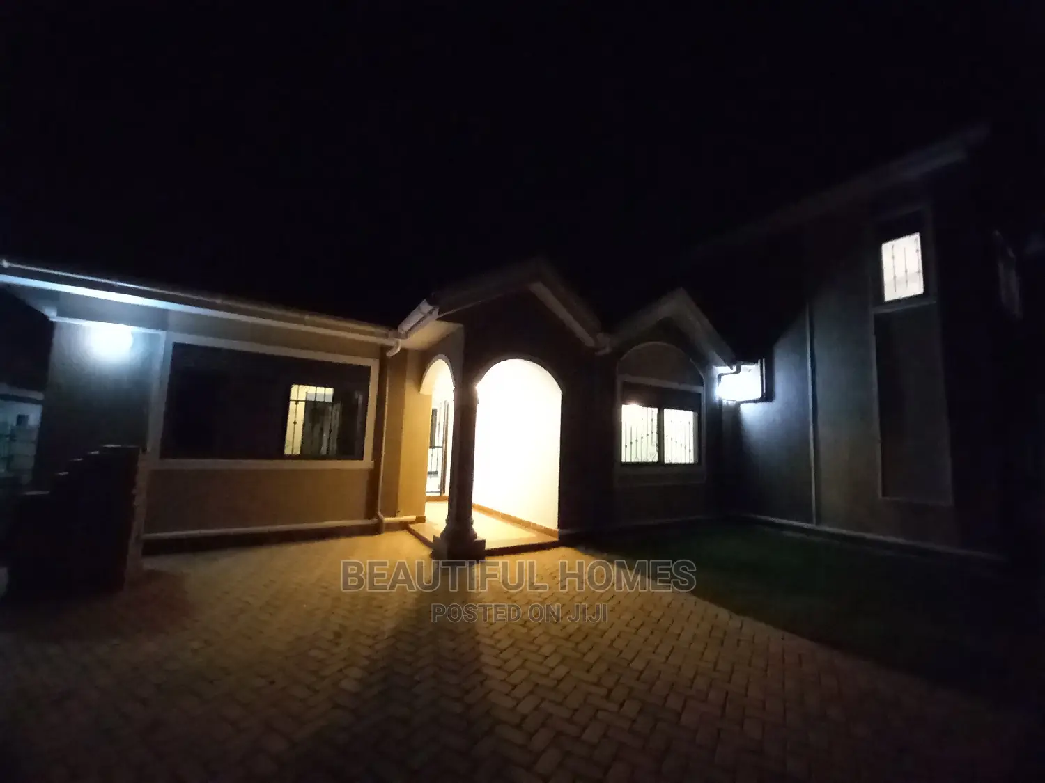 Furnished 4bdrm Mansion in Kira Wealthy for Sale in Kira