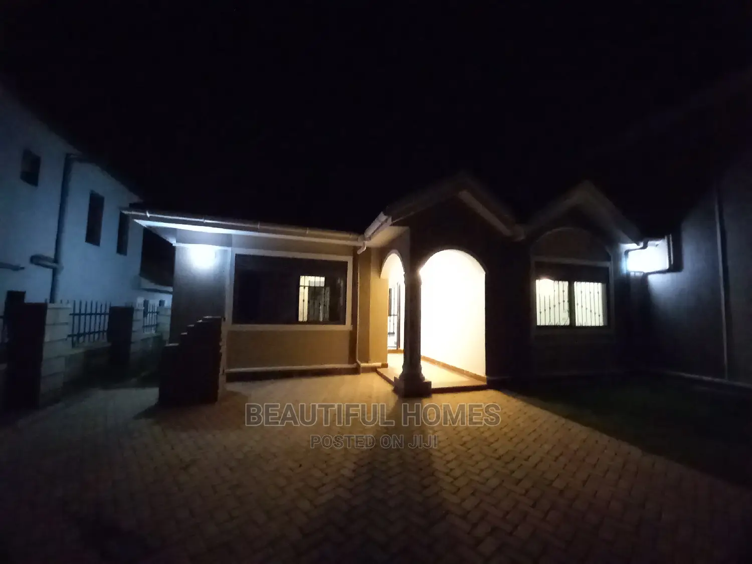 Furnished 4bdrm Mansion in Kira Wealthy for Sale in Kira