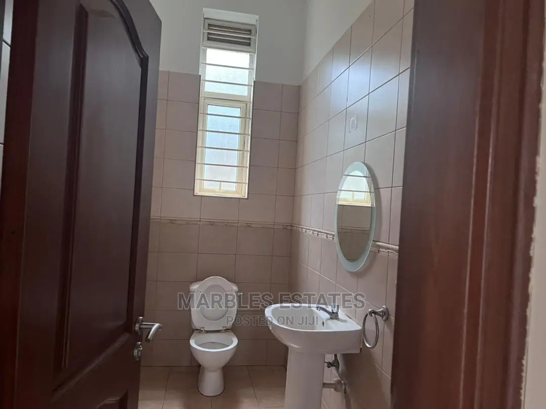 5bdrm House in Mutungo, Central Division for Rent in Central Division