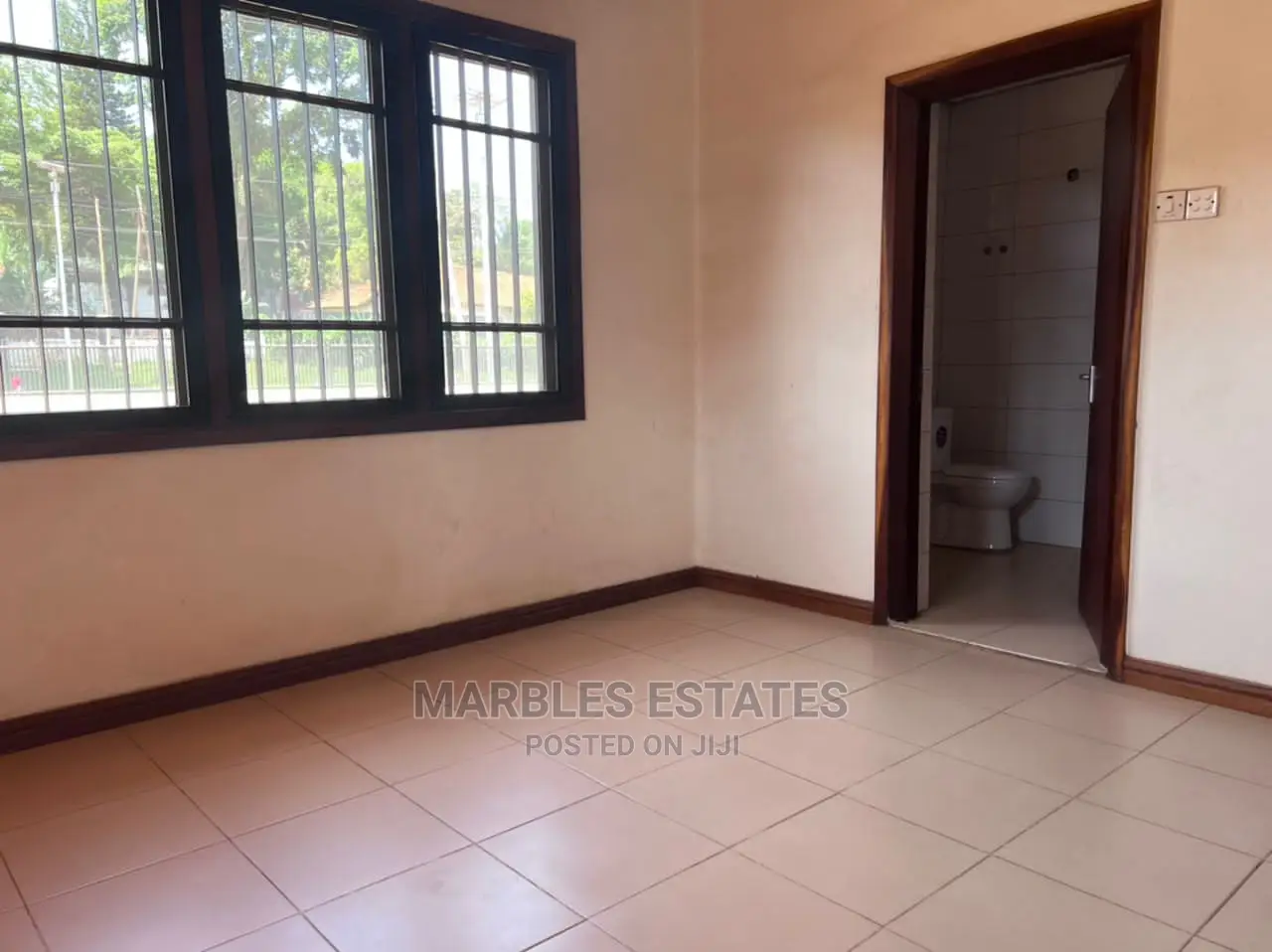 6bdrm Bungalow in Bugoloobi, Central Division for Rent in Central Division