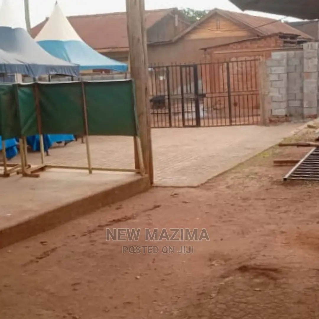 Very Busy Bar and Pool Table Is for Rent Inheart of Makindye in Division B