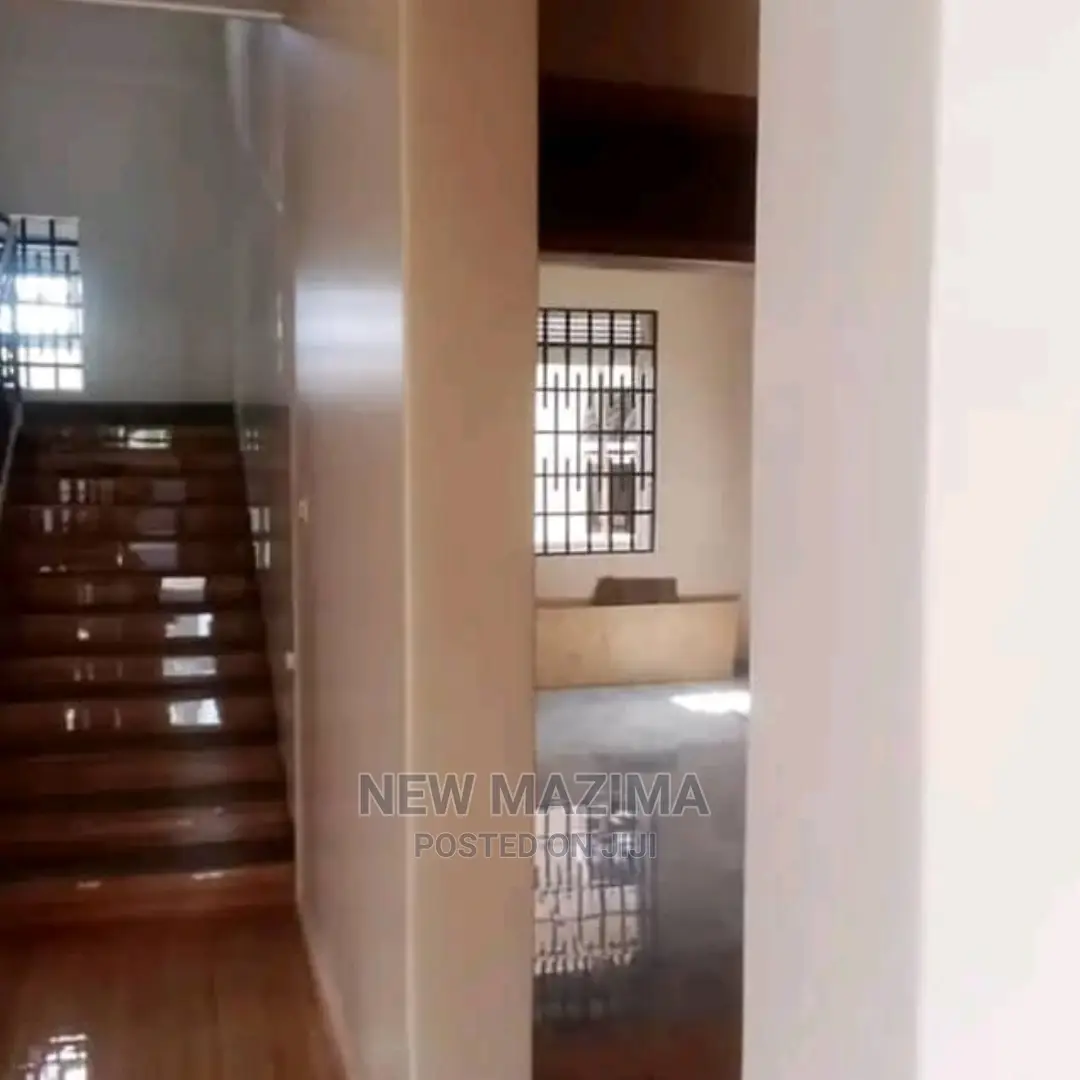 5bdrm Mansion in Ntebe Mpala, Division B for Sale in Division B