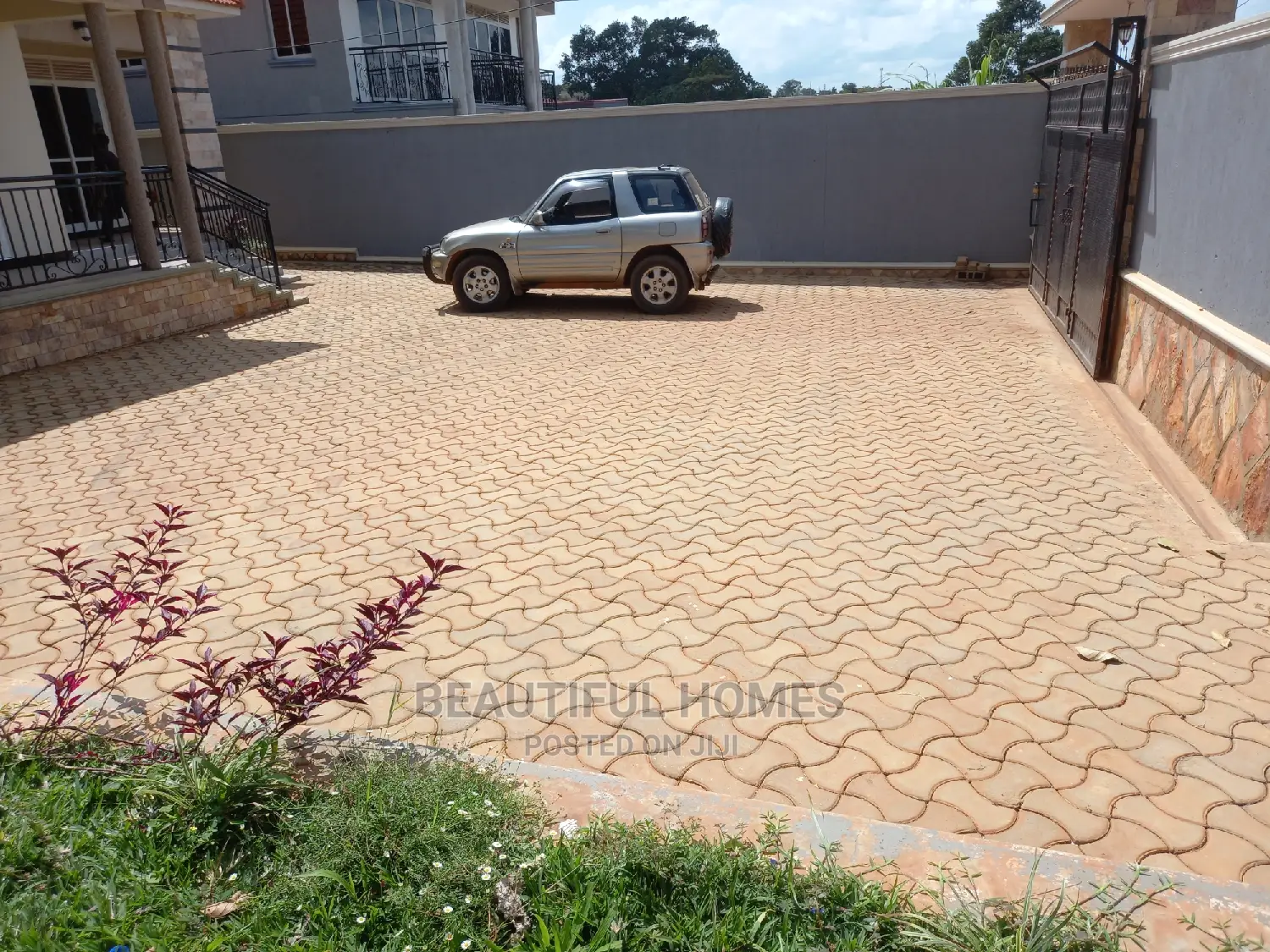 Furnished 4bdrm Bungalow in Kira for Sale in Kira
